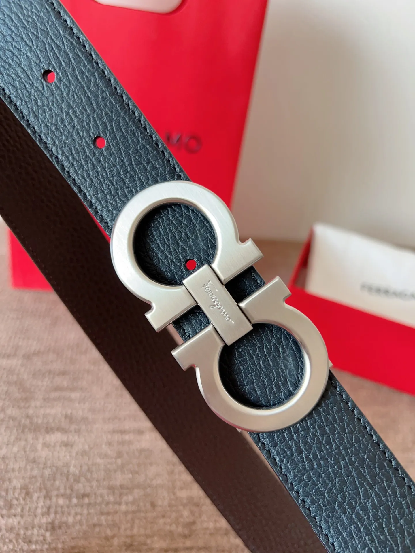 A Ferragamo belt that will never go out of style after several years of use, with original leather, high-quality buckles and brand new packaging. 💰760