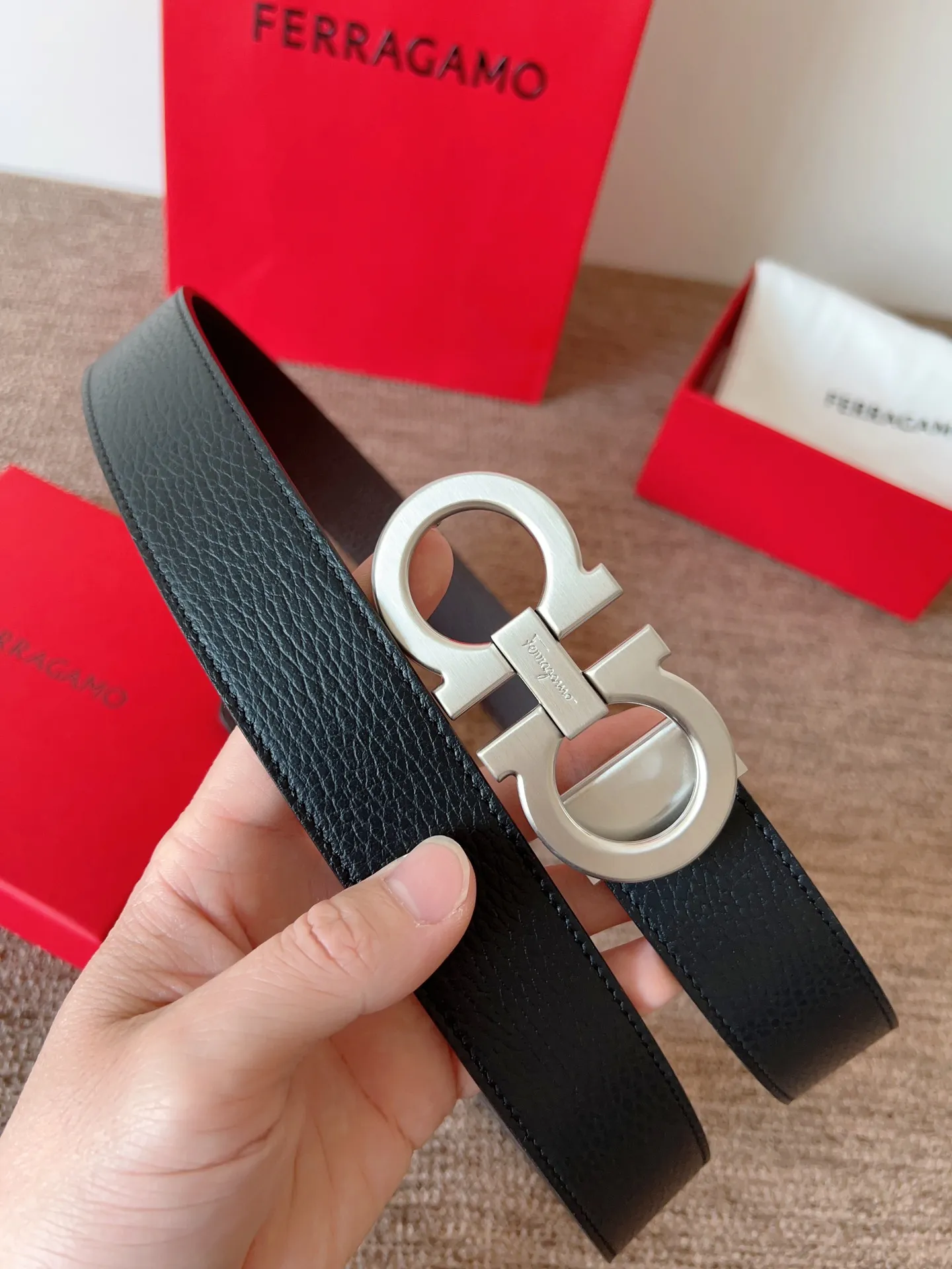 A Ferragamo belt that will never go out of style after several years of use, with original leather, high-quality buckles and brand new packaging. 💰760
