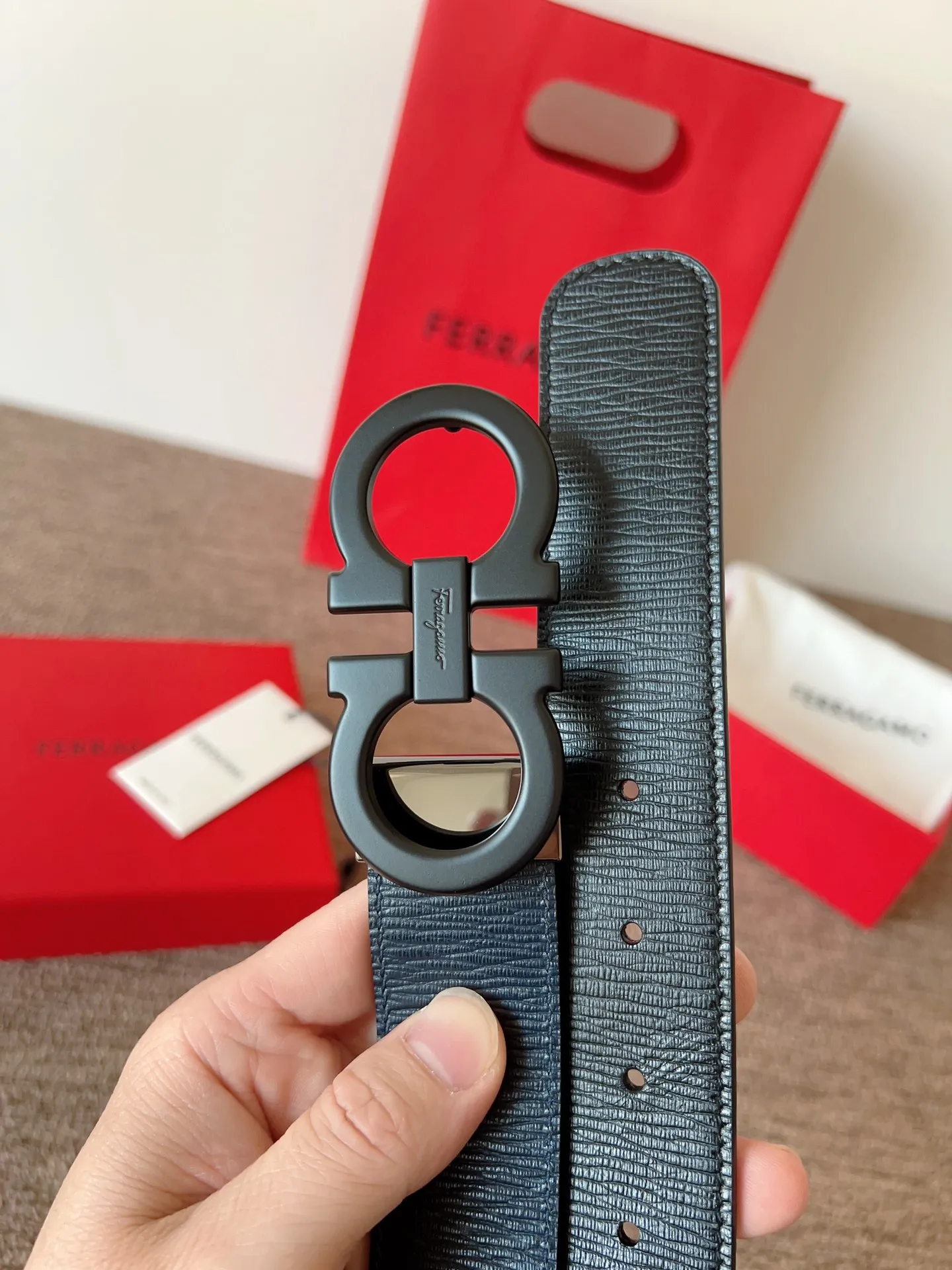 A Ferragamo belt that will never go out of style after several years of use, with original leather, high-quality buckles and brand new packaging. 💰760