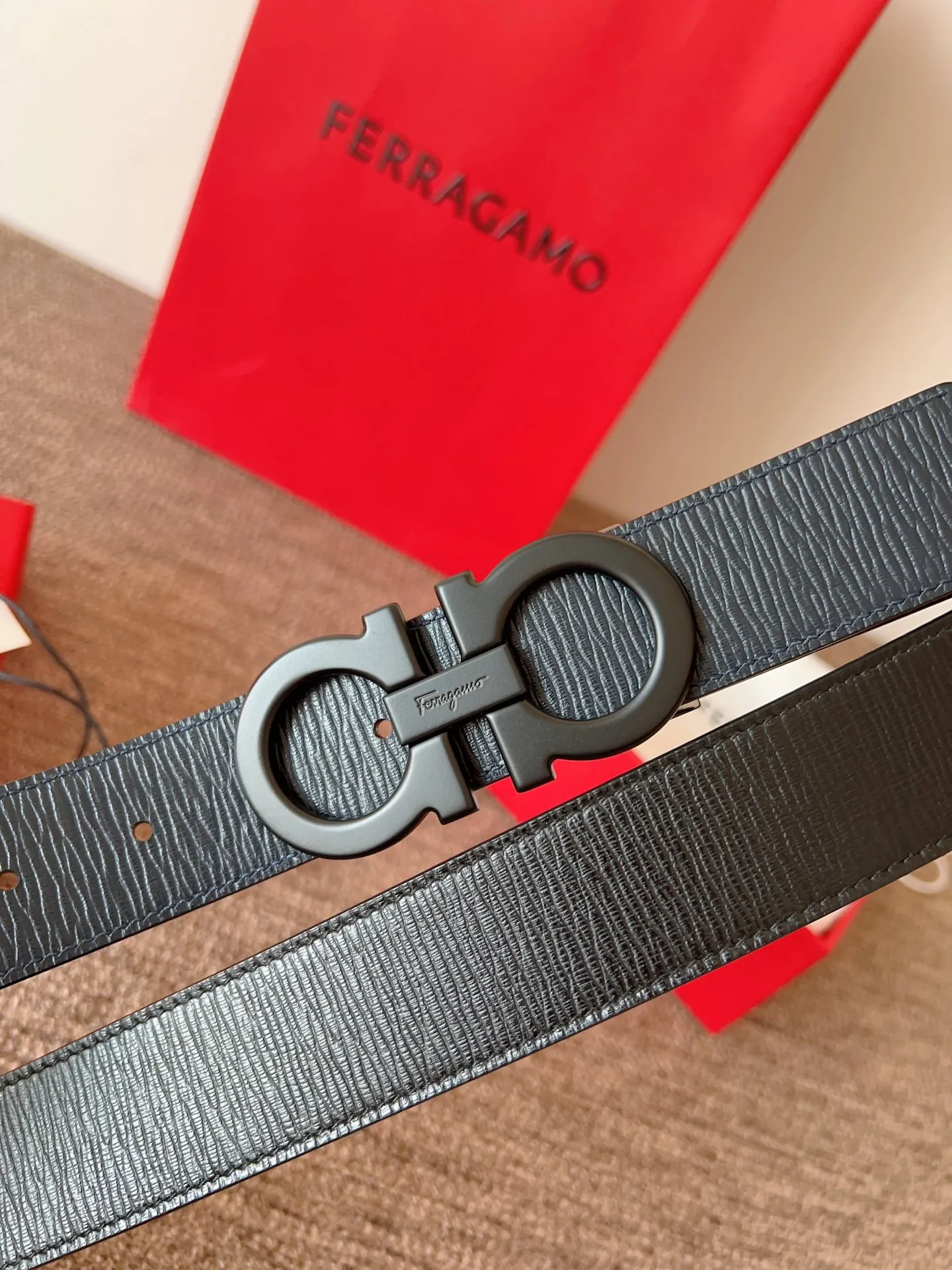 A Ferragamo belt that will never go out of style after several years of use, with original leather, high-quality buckles and brand new packaging. 💰760
