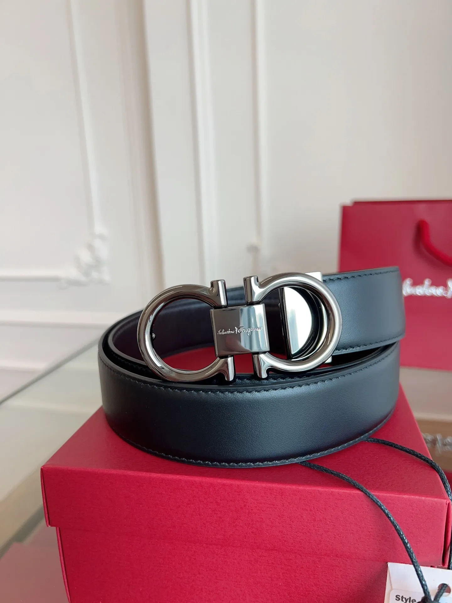 💰440💰Full set of packaging💰 💍Purchase grade Ferragamo 3.5cm original leather. Precision brass hardware upgraded version nfc chip, genuine factory IP plating! Original match