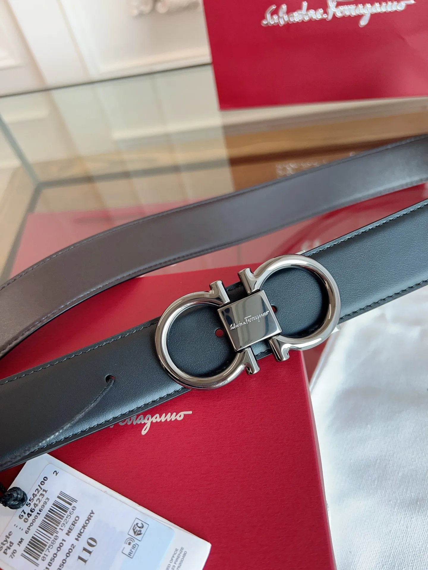 💰440💰Full set of packaging💰 💍Purchase grade Ferragamo 3.5cm original leather. Precision brass hardware upgraded version nfc chip, genuine factory IP plating! Original match