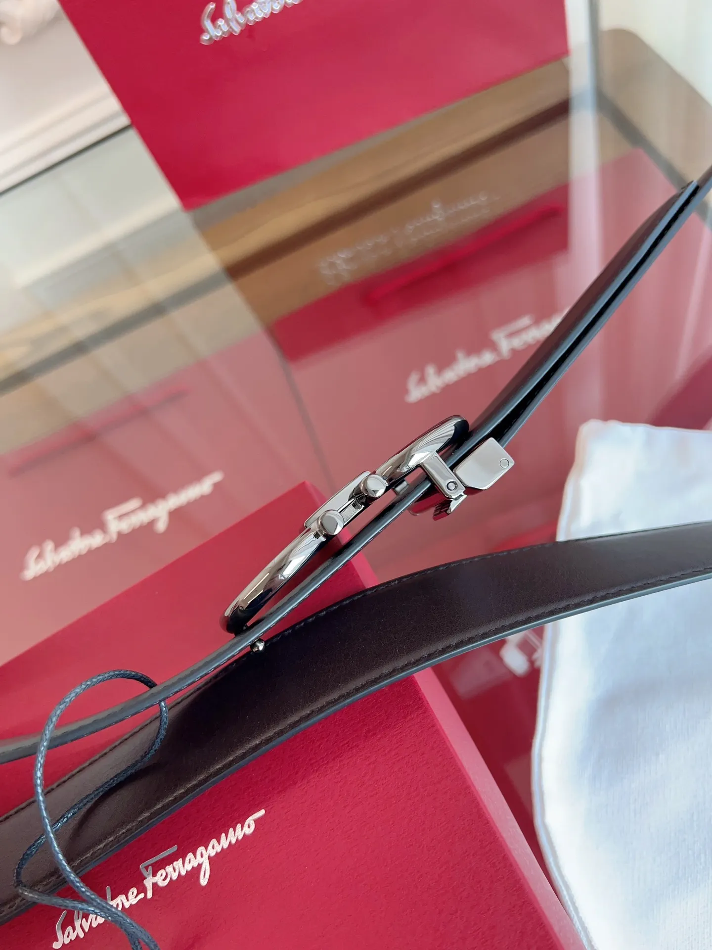 💰440💰Full set of packaging💰 💍Purchase grade Ferragamo 3.5cm original leather. Precision brass hardware upgraded version nfc chip, genuine factory IP plating! Original match