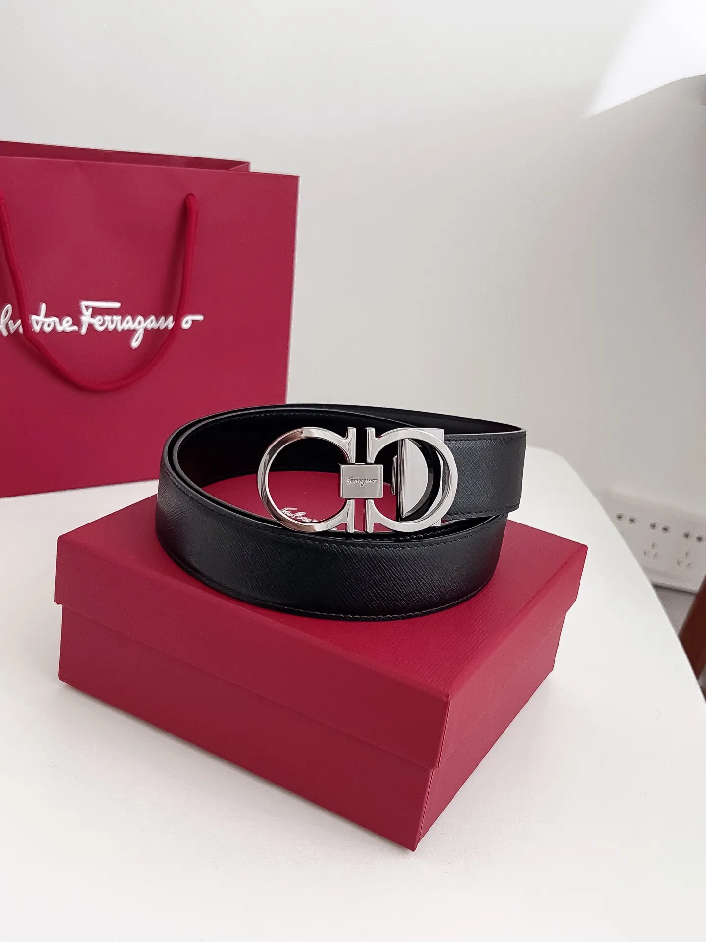 💰440💰Full package💰 💍Purchasing-grade Ferragamo Width 3.5cm Imported first-layer calfskin, double-sided cowhide material, soft and Q-elastic leather. Dürkopp's oblique stitching is exquisite and durable. Good quality goods.