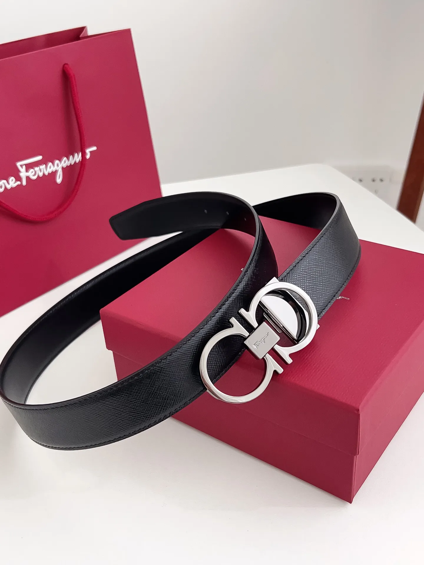 💰440💰Full package💰 💍Purchasing-grade Ferragamo Width 3.5cm Imported first-layer calfskin, double-sided cowhide material, soft and Q-elastic leather. Dürkopp's oblique stitching is exquisite and durable. Good quality goods.