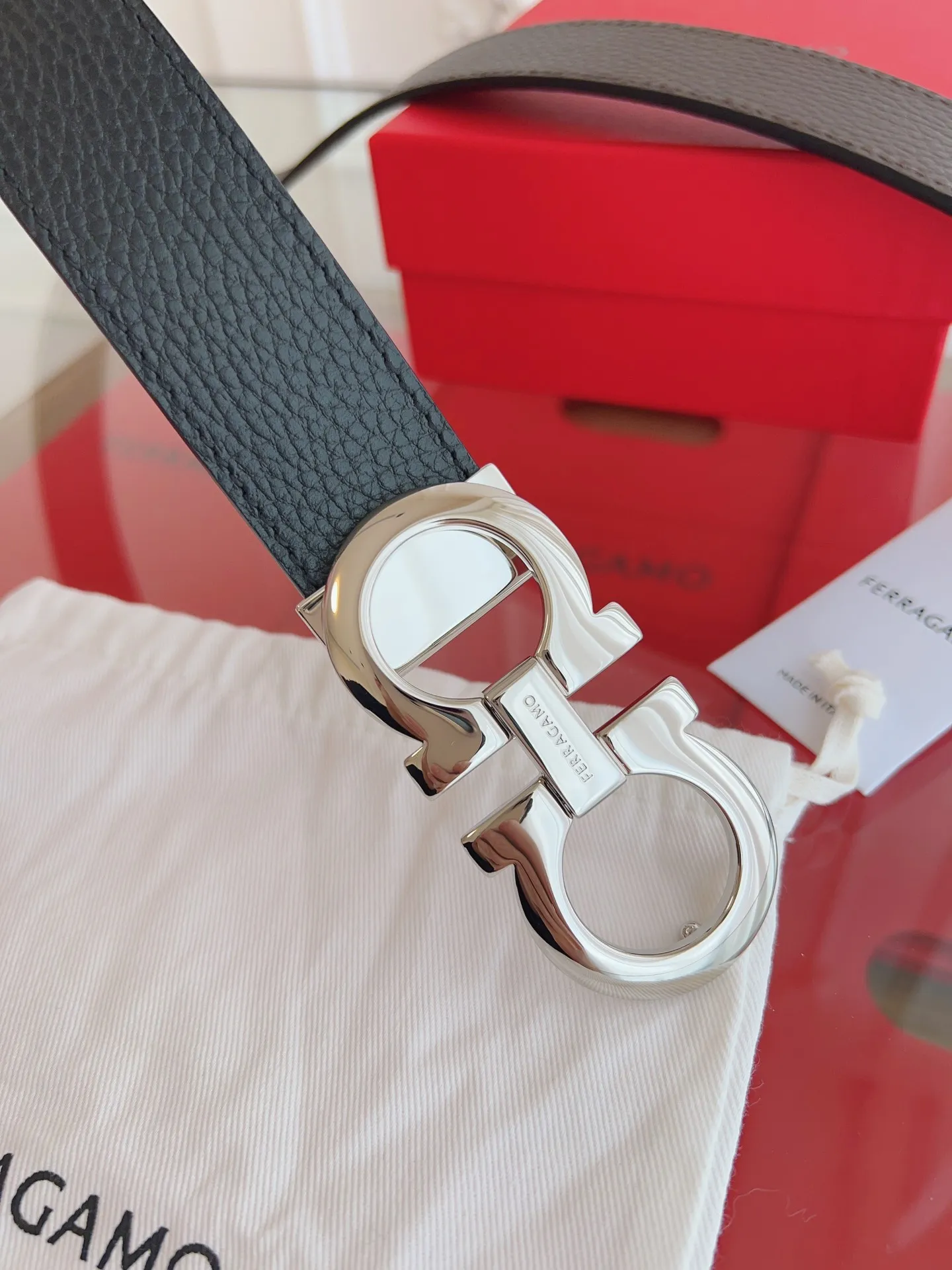 💰440💰Full set of packaging💰 💍Purchase grade Ferragamo 3.5cm original leather. Precision brass hardware upgraded version nfc chip, genuine factory IP plating! Original match