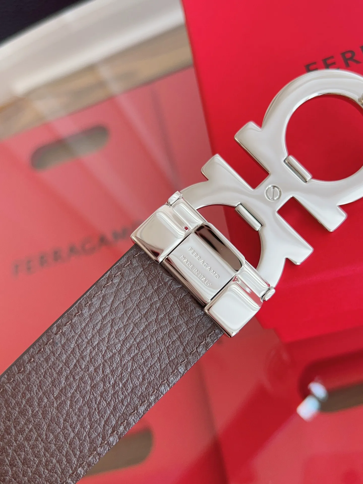 💰440💰Full set of packaging💰 💍Purchase grade Ferragamo 3.5cm original leather. Precision brass hardware upgraded version nfc chip, genuine factory IP plating! Original match