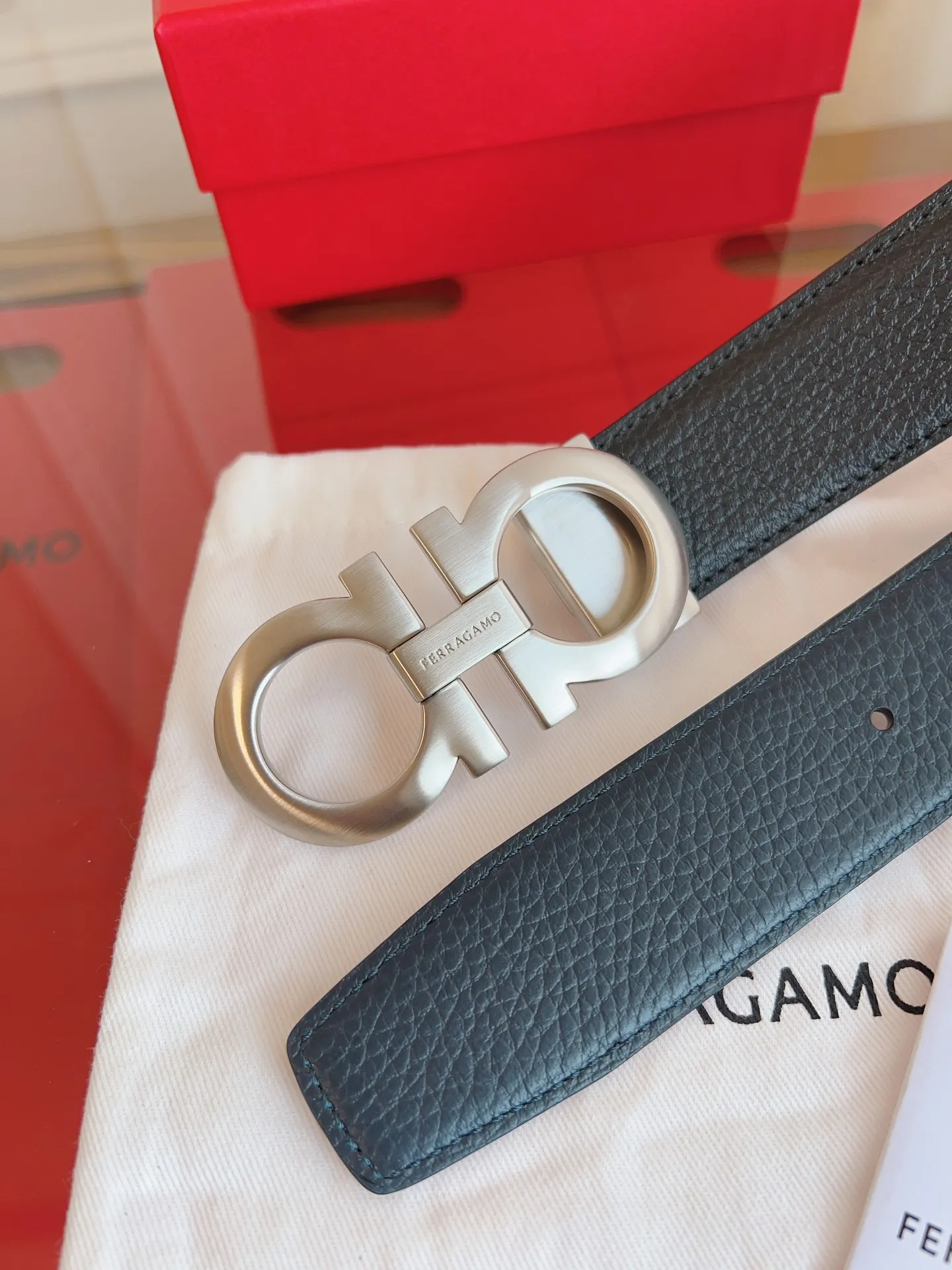 💰440💰Full set of packaging💰 💍Purchase grade Ferragamo 3.5cm original leather. Precision brass hardware upgraded version nfc chip, genuine factory IP plating! Original match