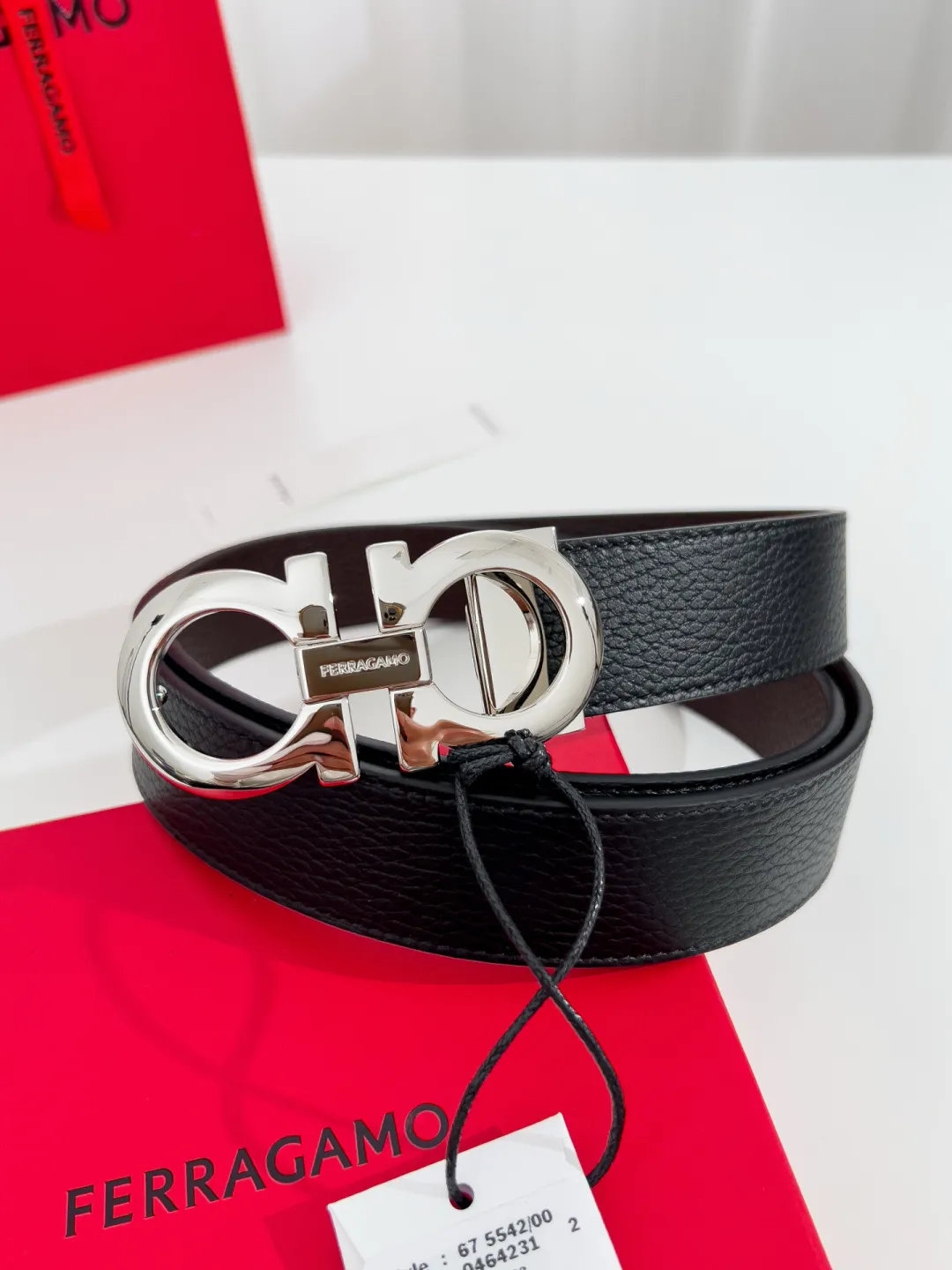 💰440💰Full package💰 💍Purchase-grade Ferragamo⚡️🌹Width 3.5cm, imported first-layer calfskin, double-sided cowhide material⚡️🌹The leather is soft and Q-elastic. Dürkopp's diagonal stitching is exquisite and durable. Good quality goods. Button head: pure copper button (gold, gun color, silver)
