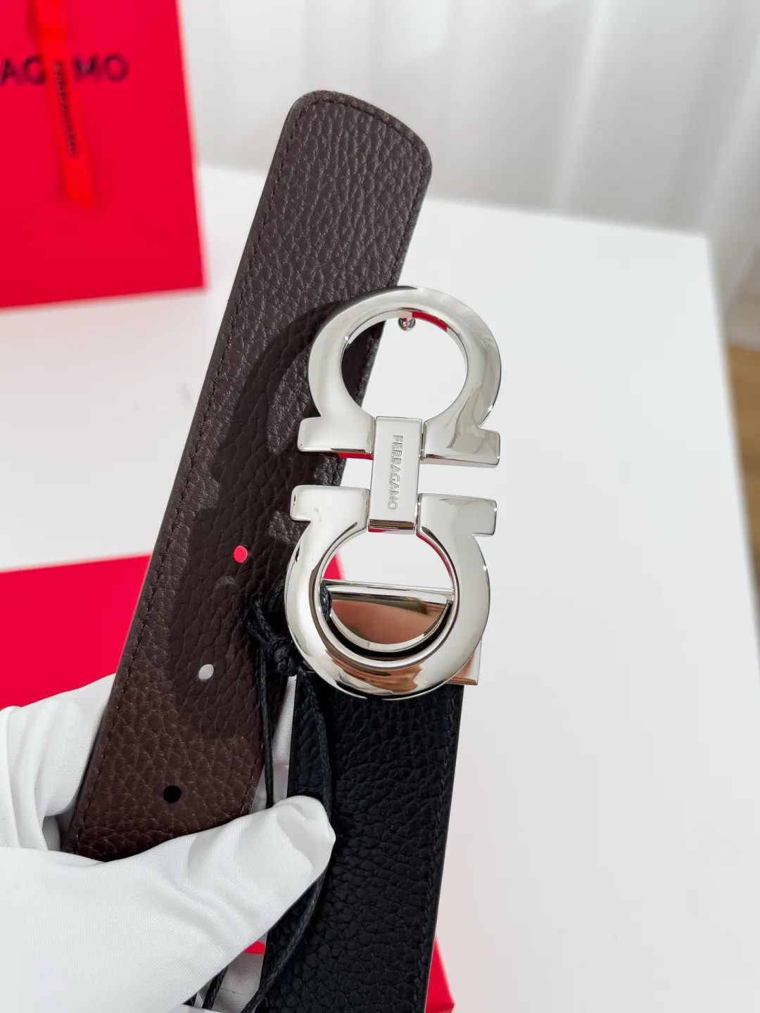 💰440💰Full package💰 💍Purchase-grade Ferragamo⚡️🌹Width 3.5cm, imported first-layer calfskin, double-sided cowhide material⚡️🌹The leather is soft and Q-elastic. Dürkopp's diagonal stitching is exquisite and durable. Good quality goods. Button head: pure copper button (gold, gun color, silver)