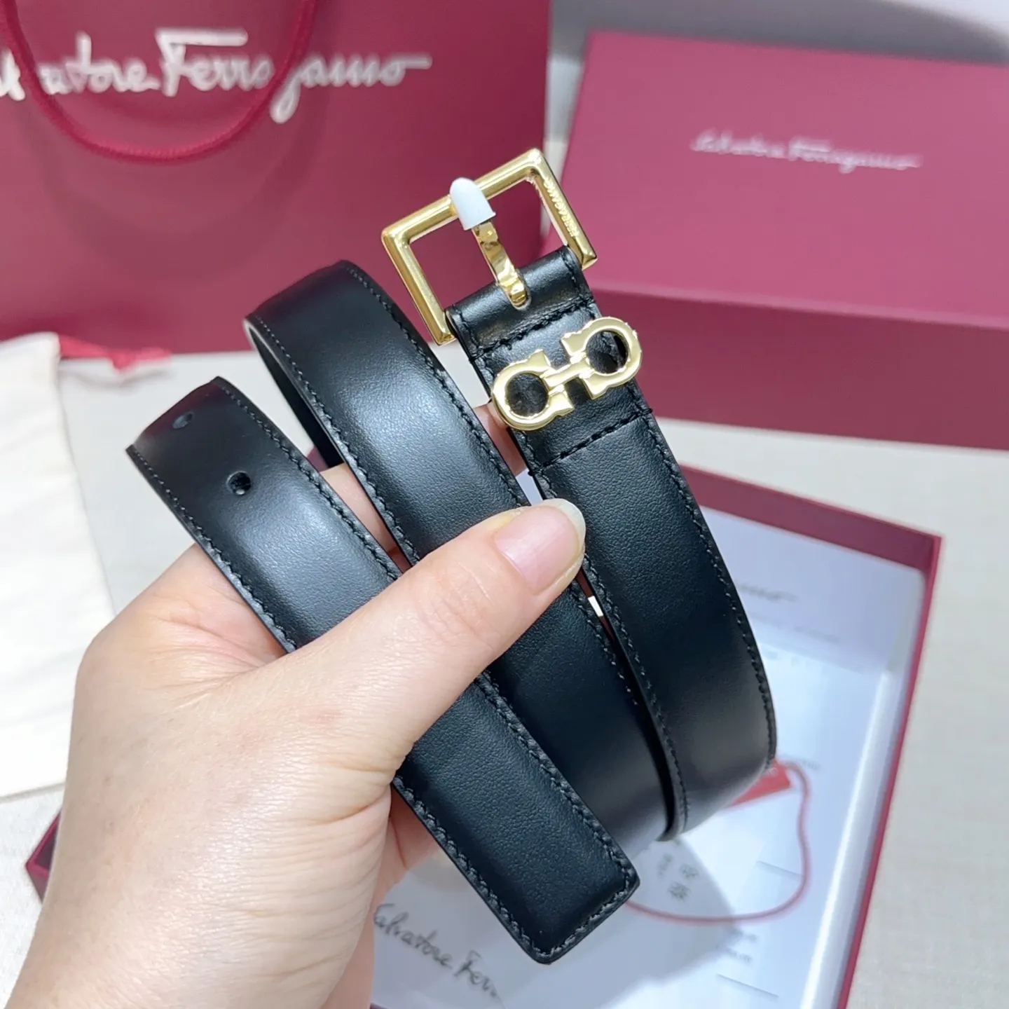 💰460💰Full set of packaging💰 💍Purchase level Ferragamo⚡️🌹Women's belt Width 2.5cm Double-sided first layer imported cowhide Copper five-pin buckle Original mold customization Length 75-105 Euro