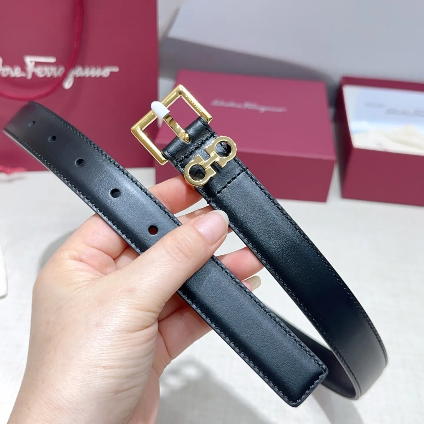 💰460💰Full set of packaging💰 💍Purchase level Ferragamo⚡️🌹Women's belt Width 2.5cm Double-sided first layer imported cowhide Copper five-pin buckle Original mold customization Length 75-105 Euro
