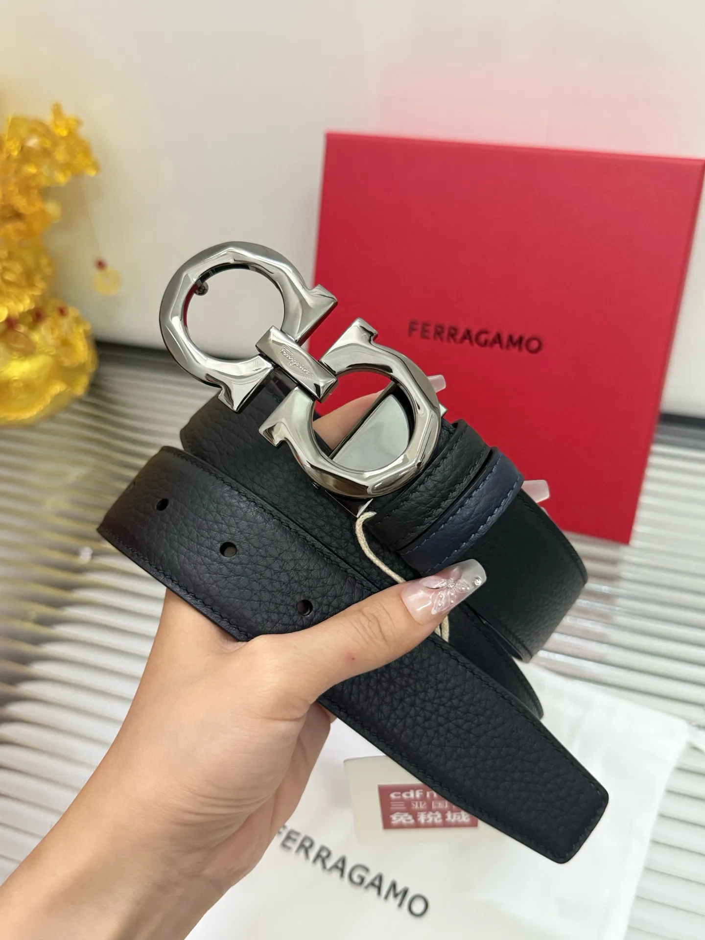 ✅Width: 𝟑.𝟓𝐜𝐦 Salvatore Ferragamo classic ❑ Supports 𝐍𝐅𝐂 anti-counterfeiting identification, integrated chip identification for plate matching Special supply channel✅Italian🇮🇹𝐒𝐢𝐫𝐩Original imported calfskin length can be cut/double-sided can be used❗️❗️Excellent leather, soft and comfortable leather with full grain grains🥰 + high-quality pure copper hardware buckle P460