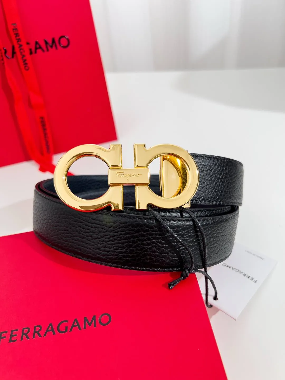 💰440💰Full package💰 💍Purchase-grade Ferragamo⚡️🌹Width 3.5cm, imported first-layer calfskin, double-sided cowhide material⚡️🌹The leather is soft and Q-elastic. Dürkopp's diagonal stitching is exquisite and durable. Good quality goods. Button head: pure copper button (gold, gun color, silver)
