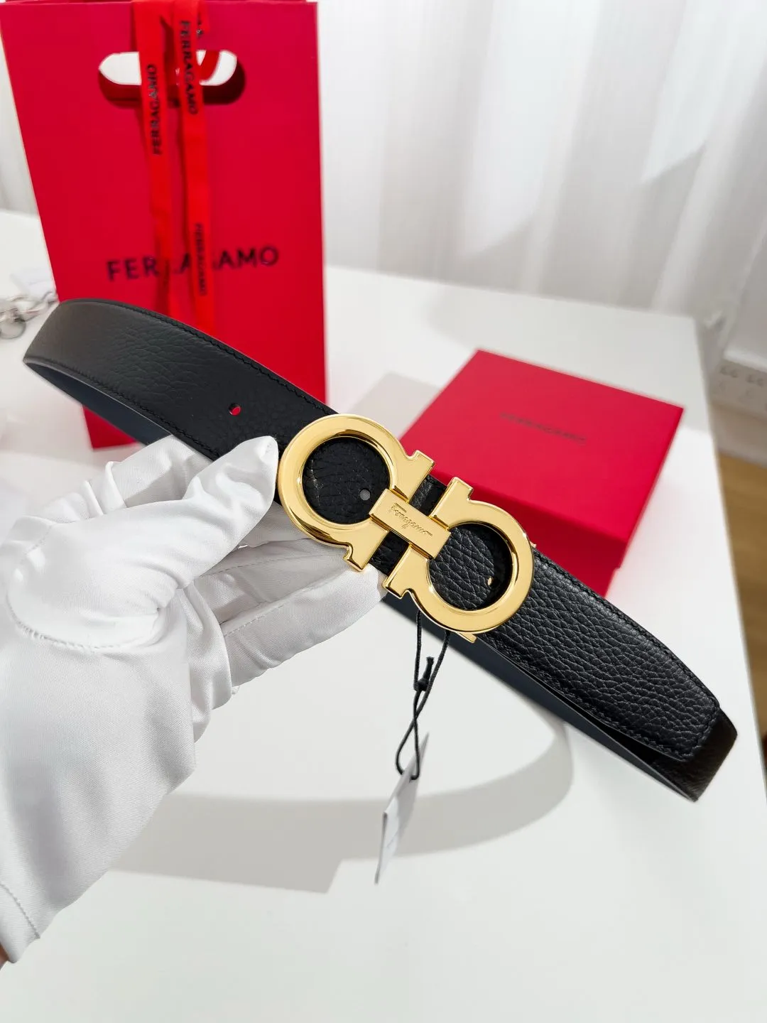 💰440💰Full package💰 💍Purchase-grade Ferragamo⚡️🌹Width 3.5cm, imported first-layer calfskin, double-sided cowhide material⚡️🌹The leather is soft and Q-elastic. Dürkopp's diagonal stitching is exquisite and durable. Good quality goods. Button head: pure copper button (gold, gun color, silver)