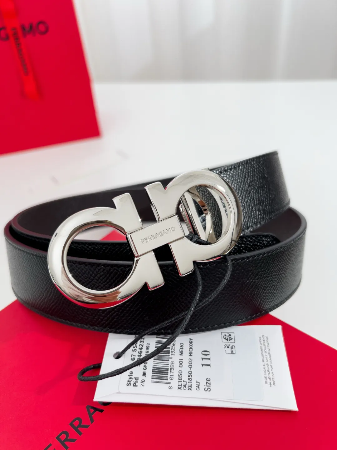 💰440💰Full package💰 💍Purchase-grade Ferragamo⚡️🌹Width 3.5cm, imported first-layer calfskin, double-sided cowhide material⚡️🌹The leather is soft and Q-elastic. Dürkopp's diagonal stitching is exquisite and durable. Good quality goods. Button head: pure copper button (gold, gun color, silver)
