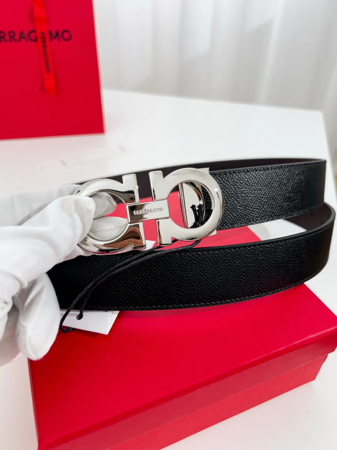 💰440💰Full package💰 💍Purchase-grade Ferragamo⚡️🌹Width 3.5cm, imported first-layer calfskin, double-sided cowhide material⚡️🌹The leather is soft and Q-elastic. Dürkopp's diagonal stitching is exquisite and durable. Good quality goods. Button head: pure copper button (gold, gun color, silver)