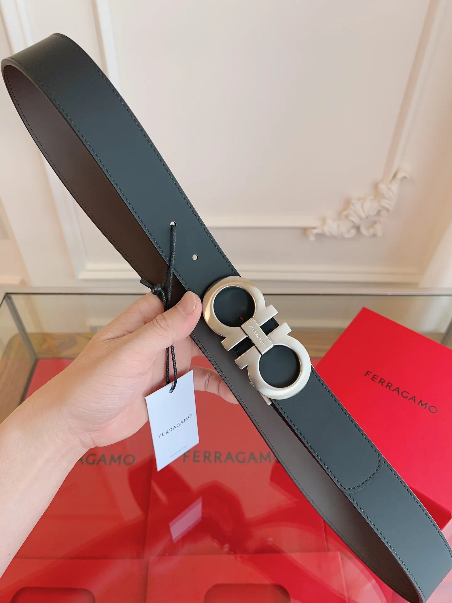 💰440💰Full set of packaging💰 💍Purchase grade Ferragamo 3.5cm original leather. Precision brass hardware upgraded version nfc chip, genuine factory IP plating! Original match