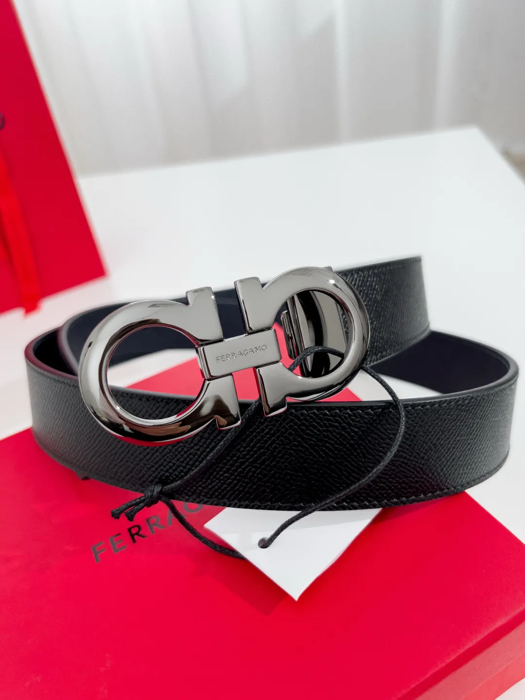 💰440💰Full package💰 💍Purchase-grade Ferragamo⚡️🌹Width 3.5cm, imported first-layer calfskin, double-sided cowhide material⚡️🌹The leather is soft and Q-elastic. Dürkopp's diagonal stitching is exquisite and durable. Good quality goods. Button head: pure copper button (gold, gun color, silver)