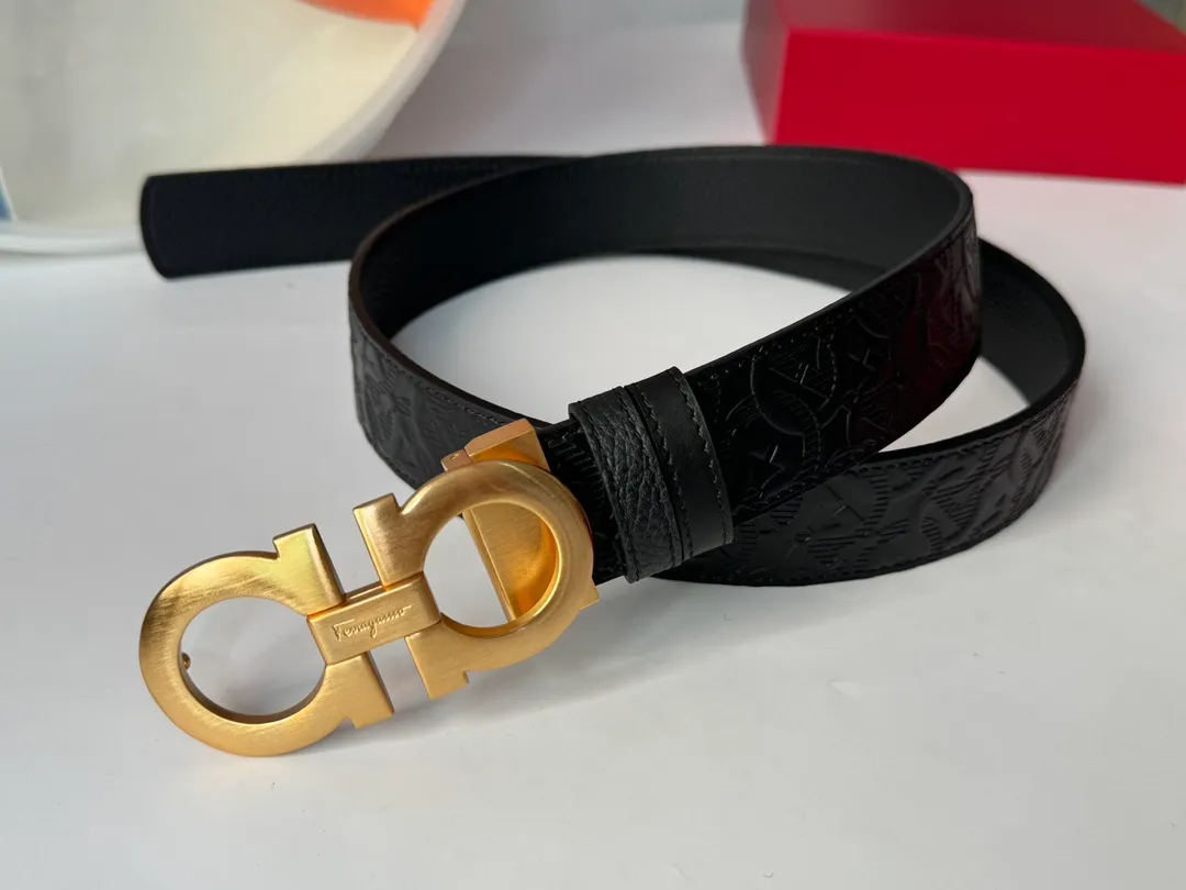 💰440💰Full set of packaging💰 💍Purchasing agent level Ferragamo The reason why men choose Ferragamo is very simple. First of all, the meaning is very good. We Chinese all like 8 symbolizing hair. Whether you are a business elite in the workplace or a business expert wearing such a belt, it looks calm and professional. Furthermore, it is a gift for your father, father-in-law and elders who are full of filial piety. It is really an invincible high-quality product that is not picky. 3.5cm.