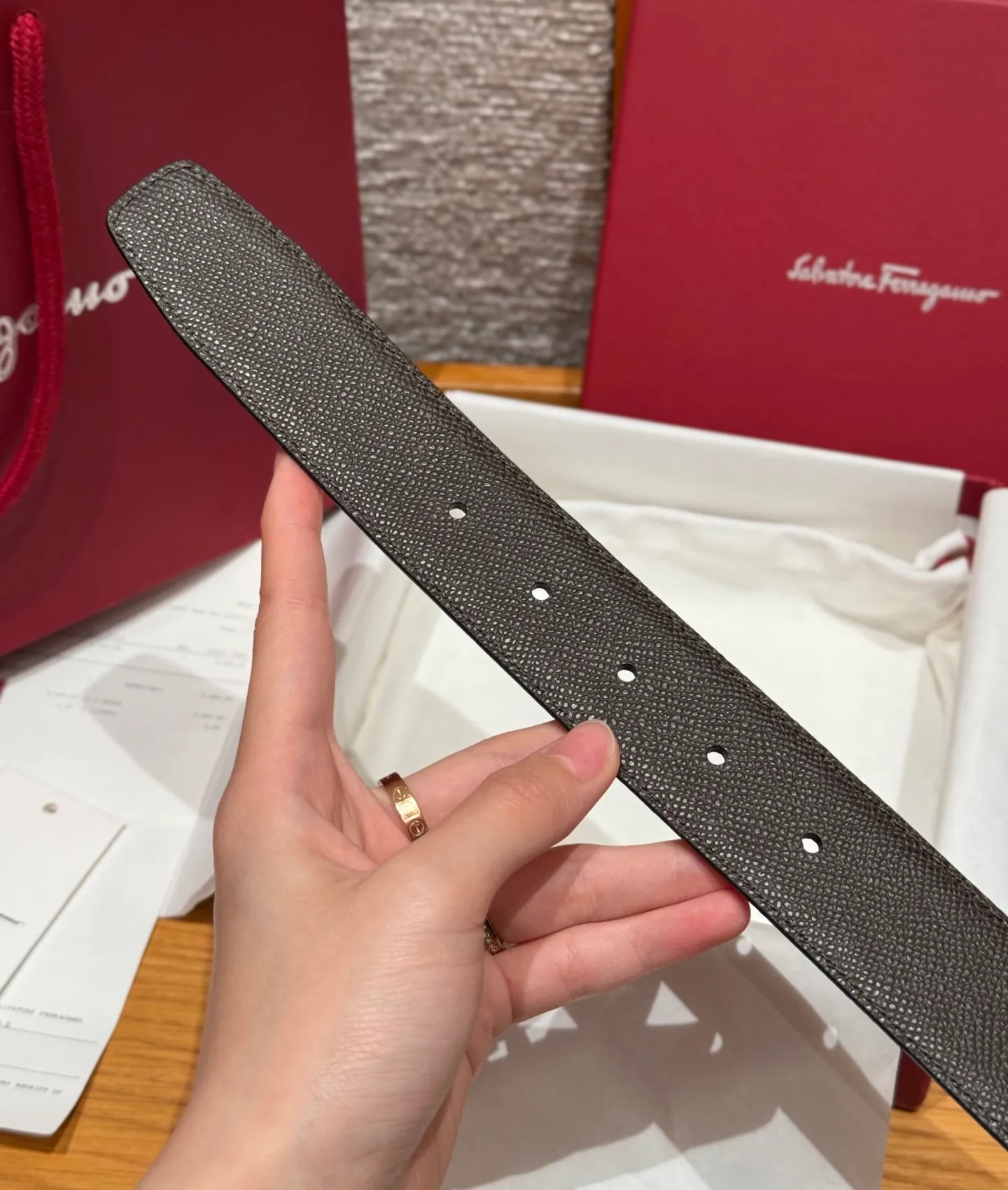 💰440💰Complete package💰 💍Purchase-grade Ferragamo⚡️🌹Double-sided Italian imported original black matching☕️New high-quality palladium-plated buckle Width 35mm Double-sided usable The belt is adjustable and can be cut as needed to achieve a slimming effect