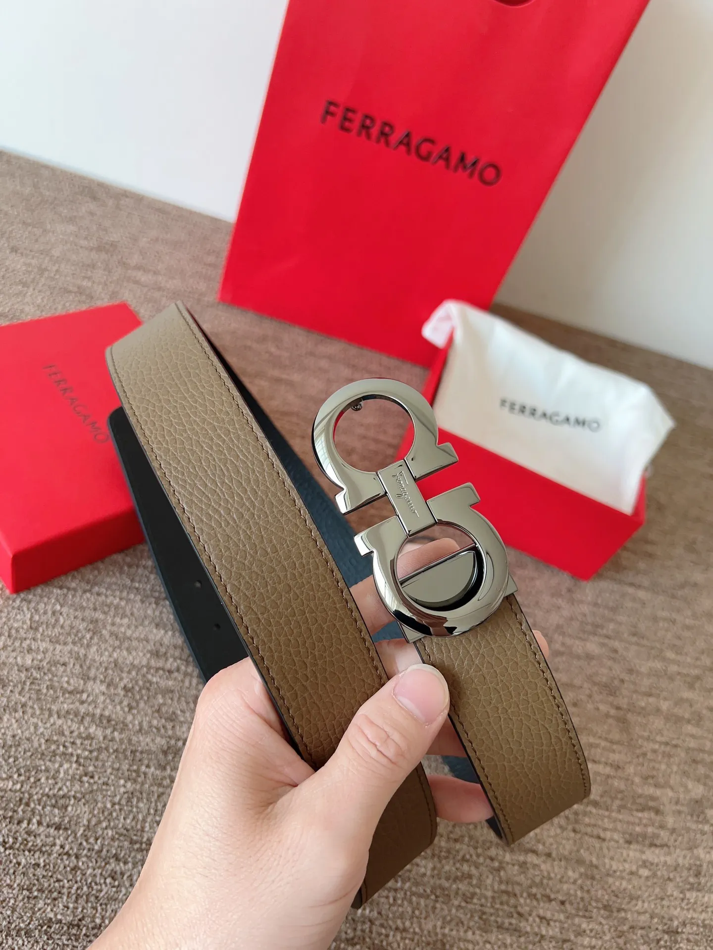 A Ferragamo belt that will never go out of style after several years of use, with original leather, high-quality buckles and brand new packaging. 💰760
