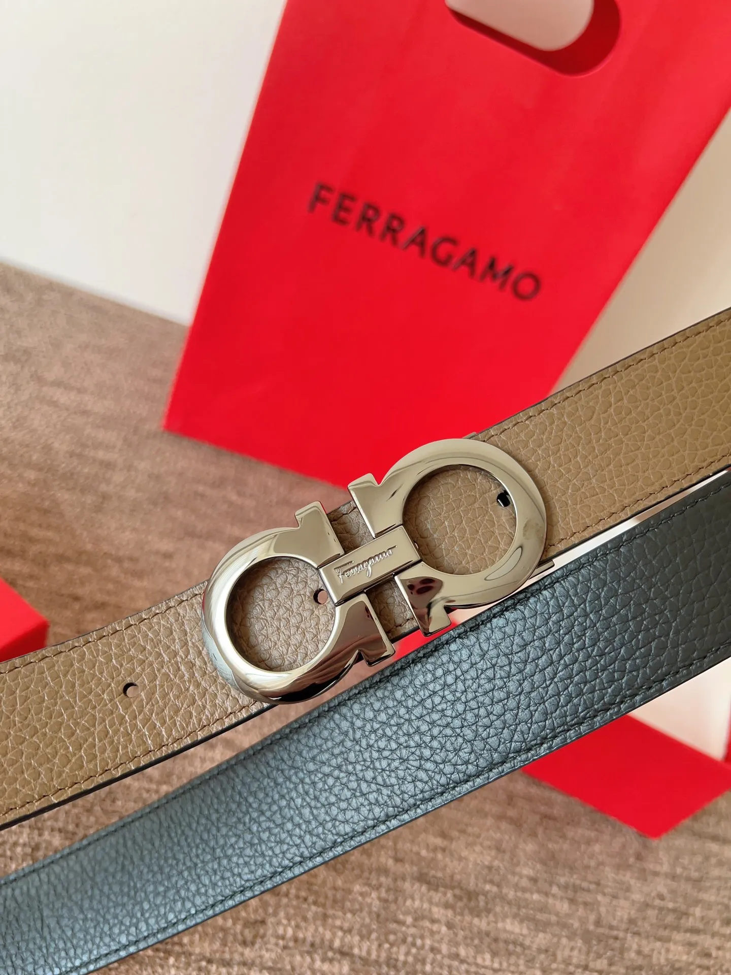 A Ferragamo belt that will never go out of style after several years of use, with original leather, high-quality buckles and brand new packaging. 💰760
