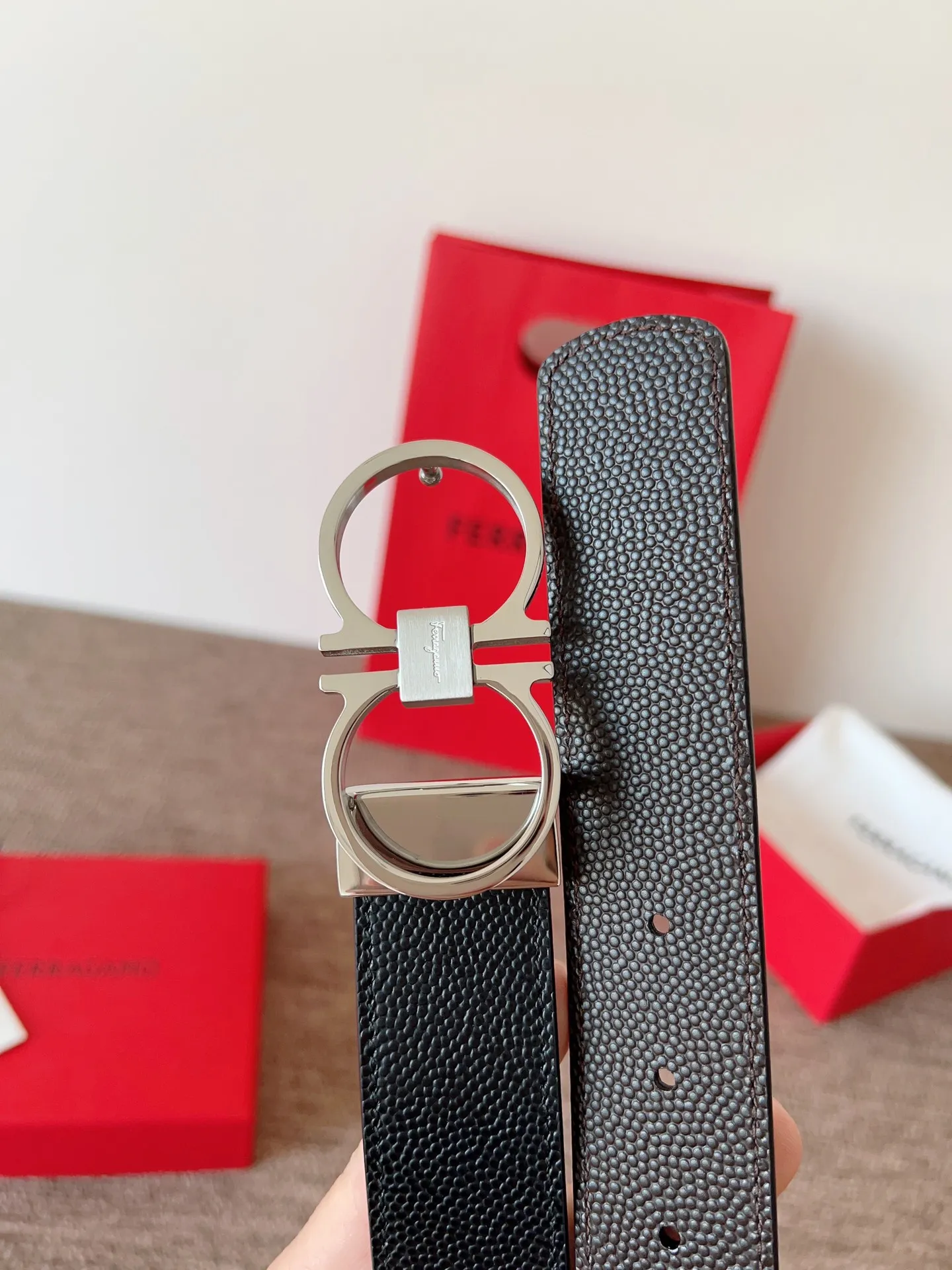 A Ferragamo belt that will never go out of style after several years of use, with original leather, high-quality buckles and brand new packaging. 💰760