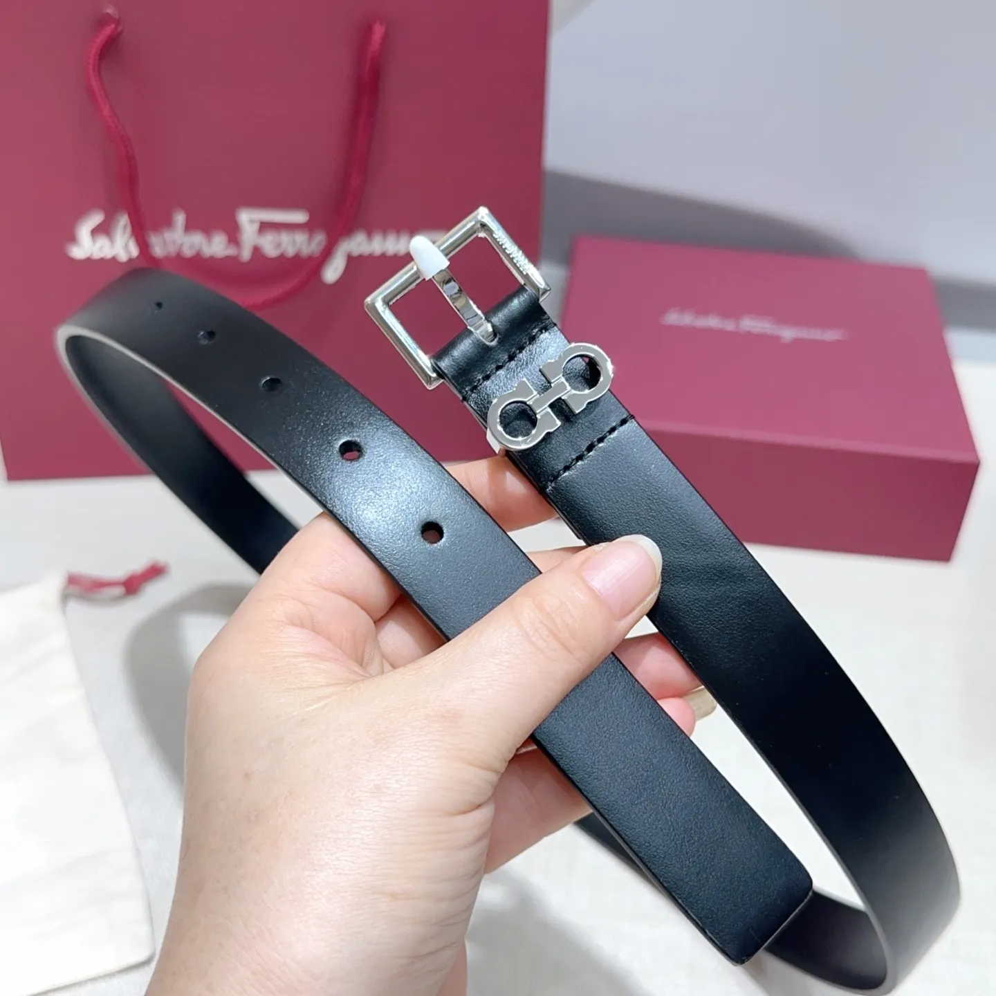 💰460💰Full set of packaging💰 💍Purchase level Ferragamo⚡️🌹Women's belt Width 2.5cm Double-sided first layer imported cowhide Copper five-pin buckle Original mold customization Length 75-105 Euro