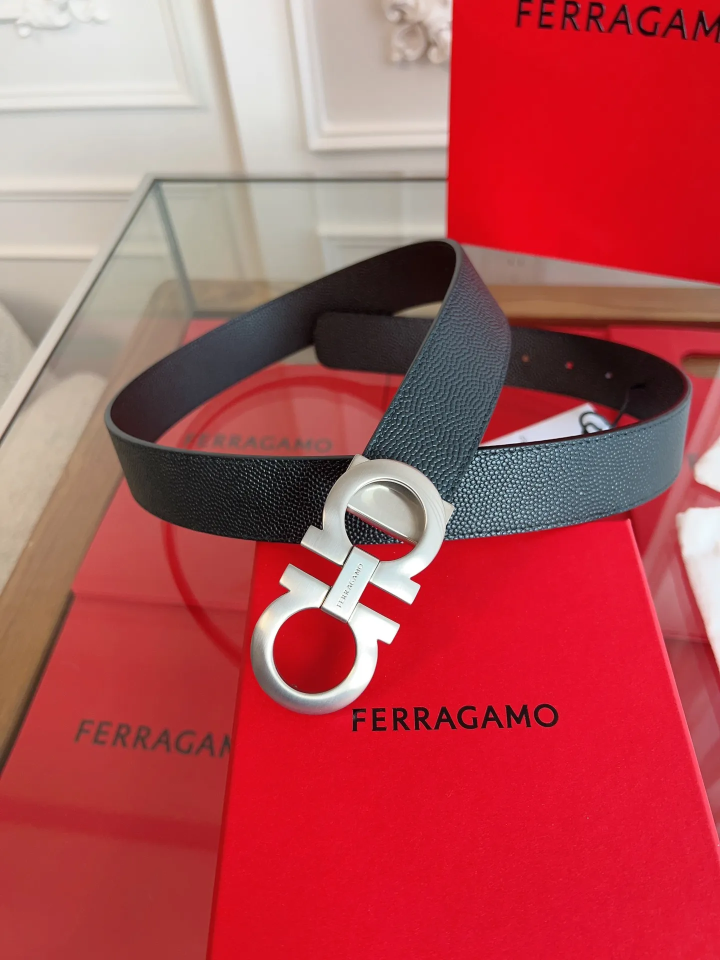 💰440💰Full set of packaging💰 💍Purchase grade Ferragamo 3.5cm original leather. Precision brass hardware upgraded version nfc chip, genuine factory IP plating! Original match,