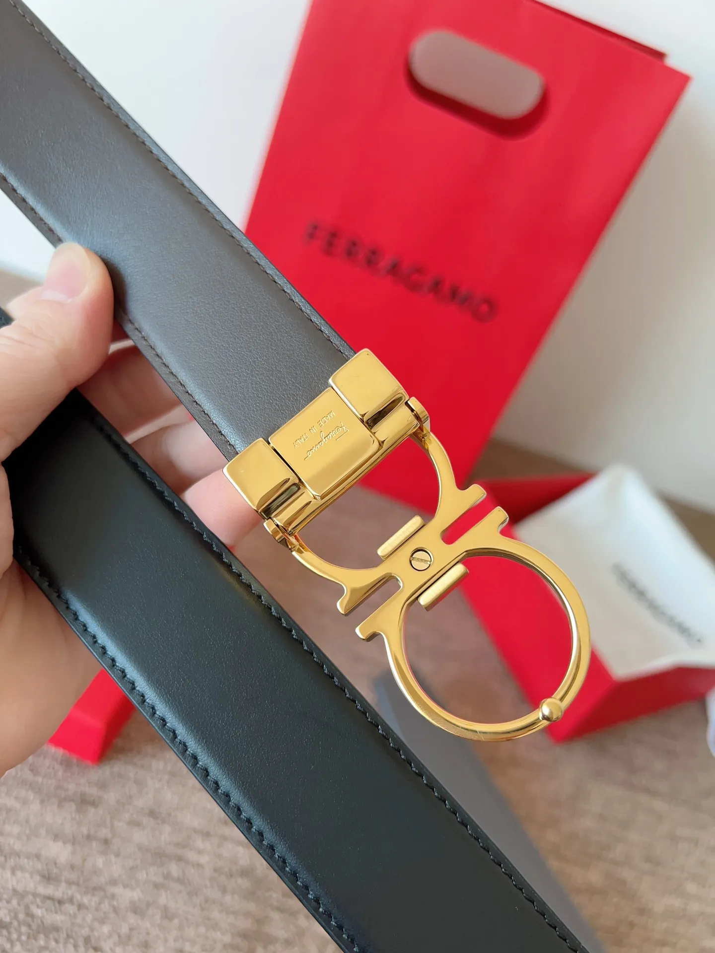 A Ferragamo belt that will never go out of style after several years of use, with original leather, high-quality buckles and brand new packaging. 💰760