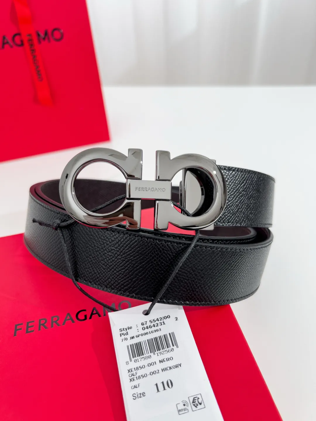 💰440💰Full package💰 💍Purchase-grade Ferragamo⚡️🌹Width 3.5cm, imported first-layer calfskin, double-sided cowhide material⚡️🌹The leather is soft and Q-elastic. Dürkopp's diagonal stitching is exquisite and durable. Good quality goods. Button head: pure copper button (gold, gun color, silver)