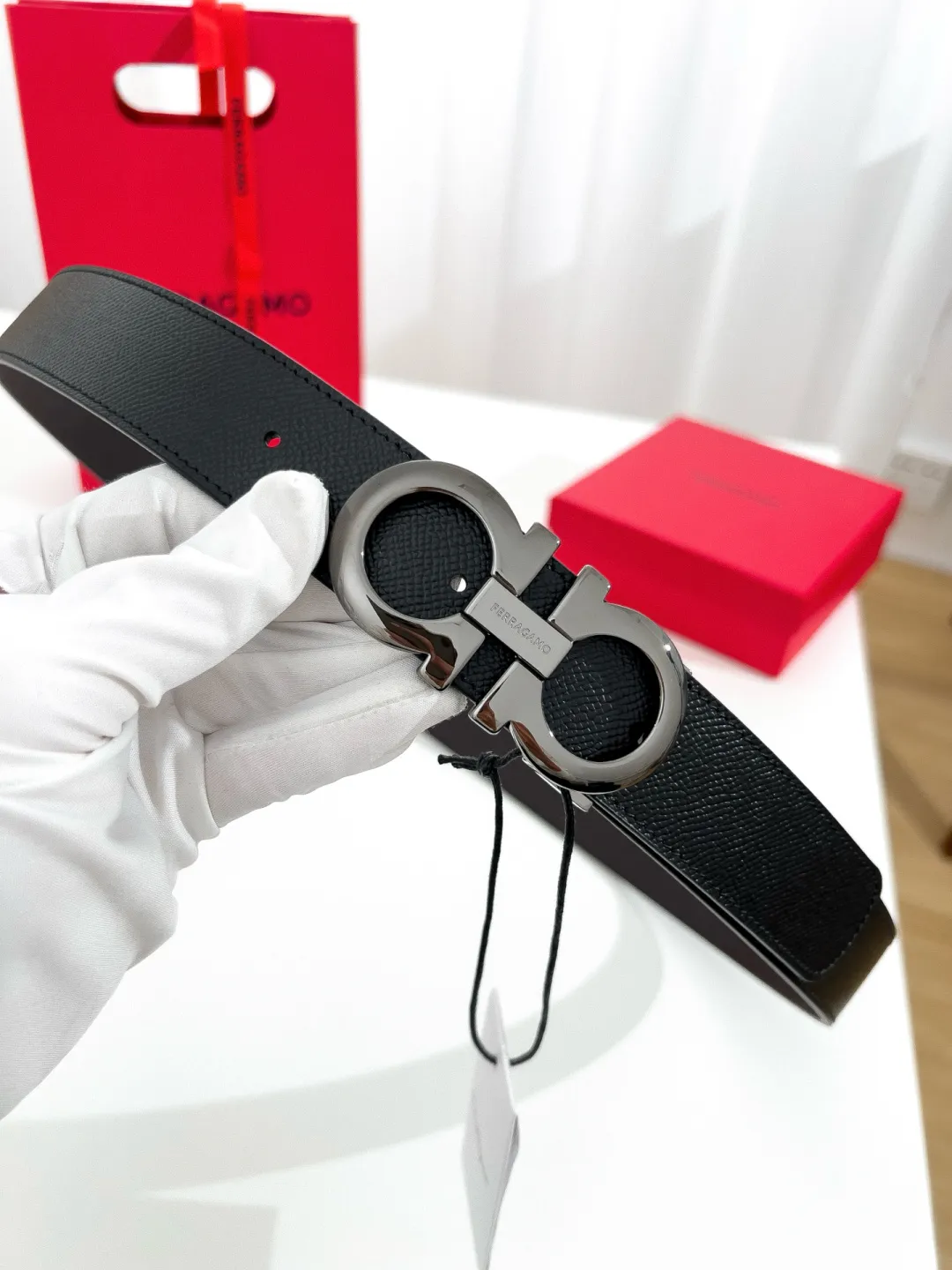 💰440💰Full package💰 💍Purchase-grade Ferragamo⚡️🌹Width 3.5cm, imported first-layer calfskin, double-sided cowhide material⚡️🌹The leather is soft and Q-elastic. Dürkopp's diagonal stitching is exquisite and durable. Good quality goods. Button head: pure copper button (gold, gun color, silver)