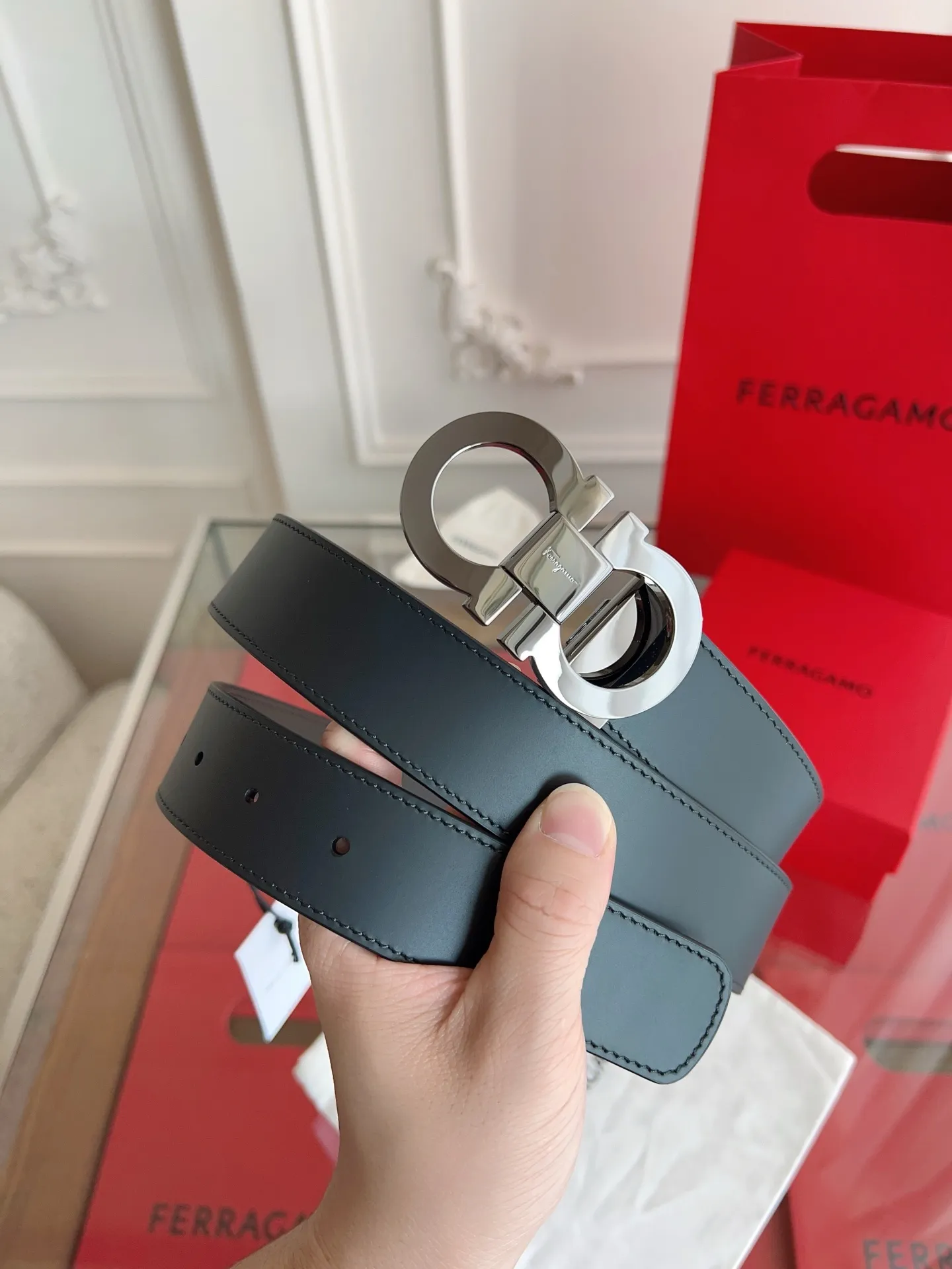 💰440💰Full set of packaging💰 💍Purchase grade Ferragamo 3.5cm original leather. Precision brass hardware upgraded version nfc chip, genuine factory IP plating! Original match