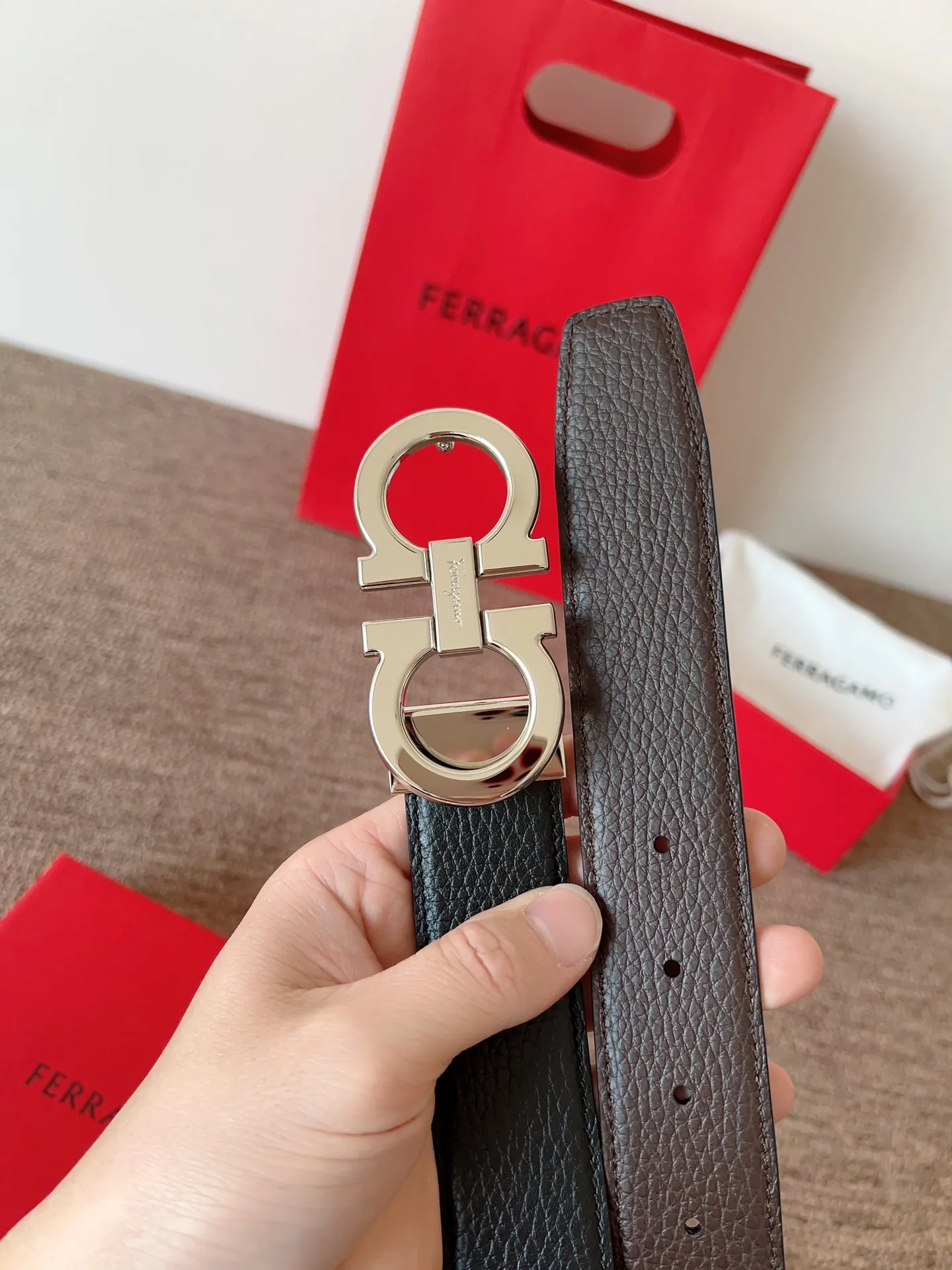 A Ferragamo belt that will never go out of style after several years of use, with original leather, high-quality buckles and brand new packaging. 💰760