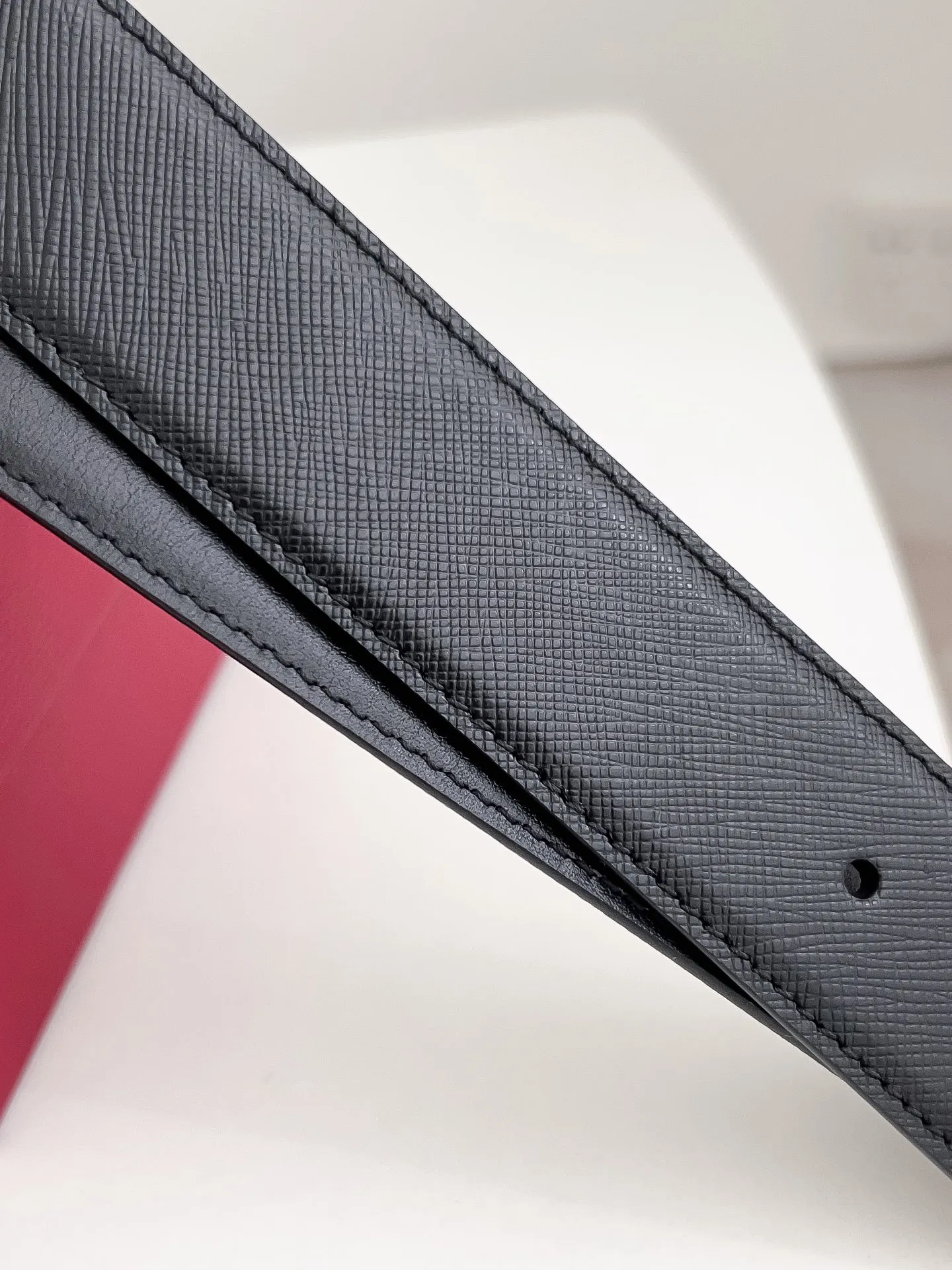💰440💰Full package💰 💍Purchasing-grade Ferragamo Width 3.5cm Imported first-layer calfskin, double-sided cowhide material, soft and Q-elastic leather. Dürkopp's oblique stitching is exquisite and durable. Good quality goods.
