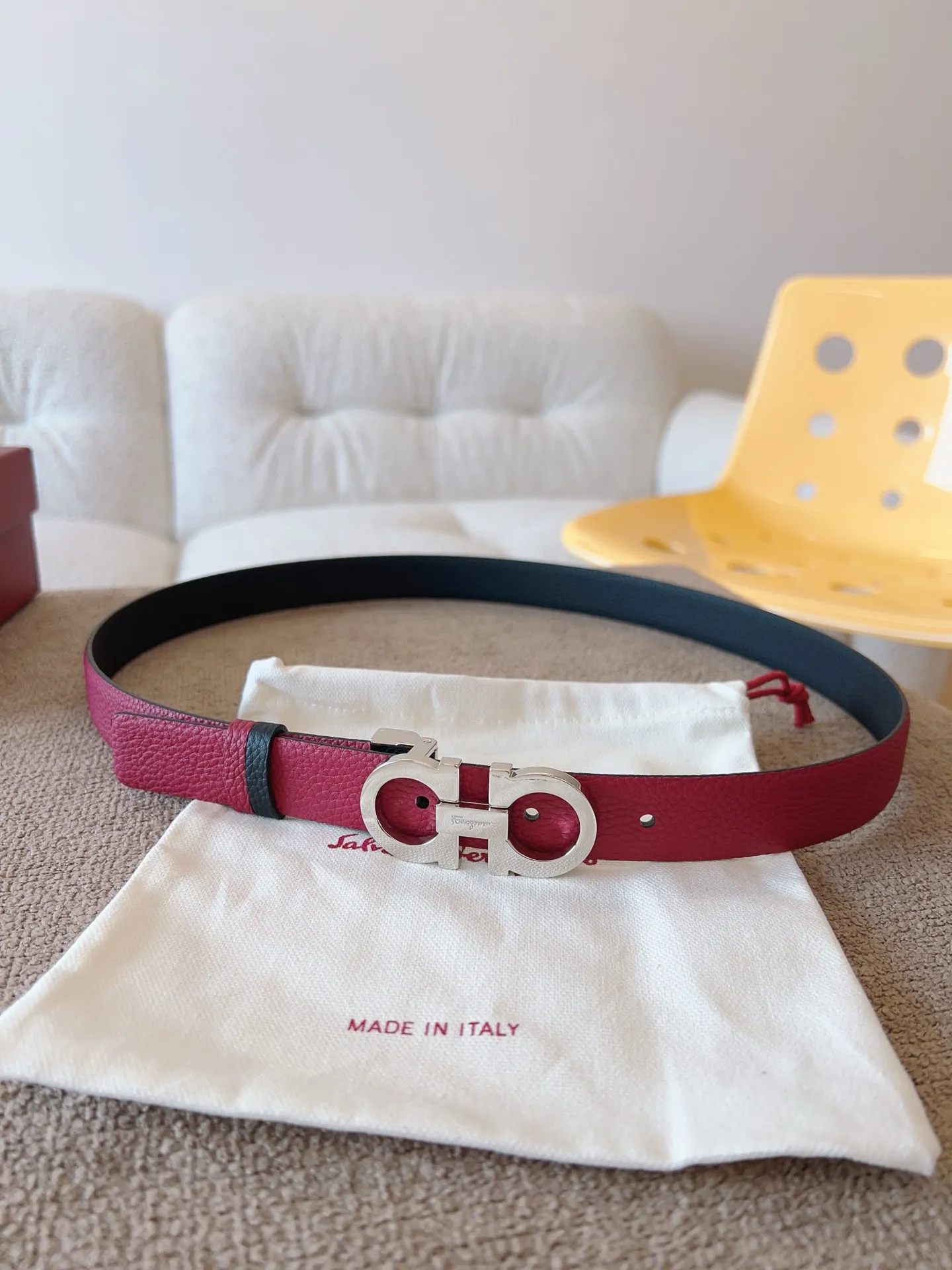 💰440💰Full package💰 💍Purchasing agent Ferragamo⚡️The 2.5cm width belt is made of first-grain cow leather. It is flexible and versatile and shows feminine femininity.⚡️The slim belt is matched with the classic Gancini buckle opening and closing⚡️Double-sided. The length can be adjusted to suit the waistline.
