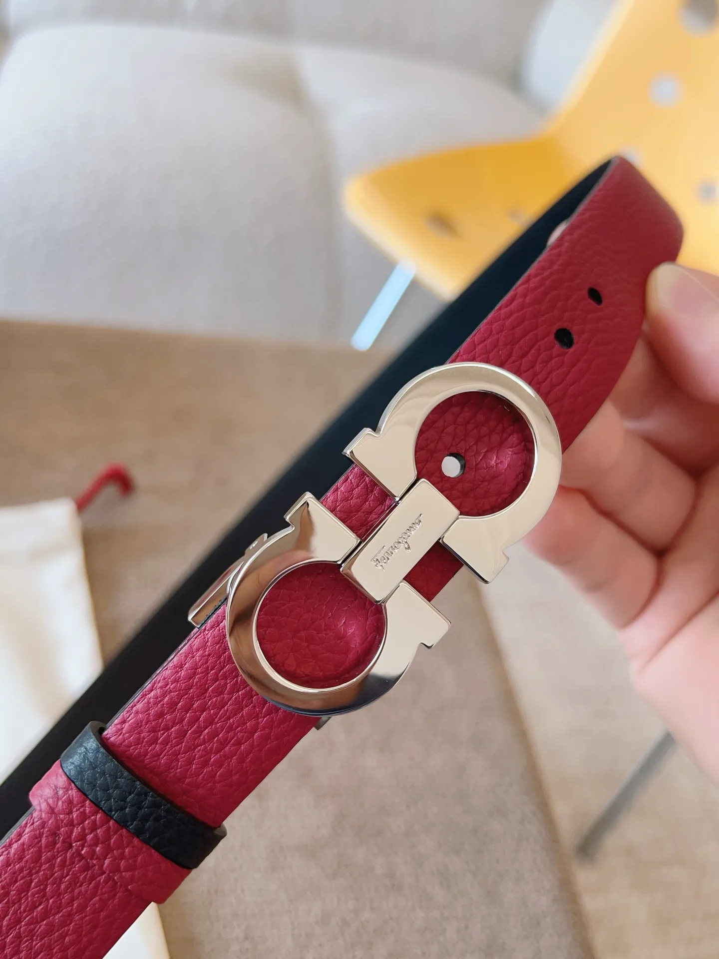 💰440💰Full package💰 💍Purchasing agent Ferragamo⚡️The 2.5cm width belt is made of first-grain cow leather. It is flexible and versatile and shows feminine femininity.⚡️The slim belt is matched with the classic Gancini buckle opening and closing⚡️Double-sided. The length can be adjusted to suit the waistline.