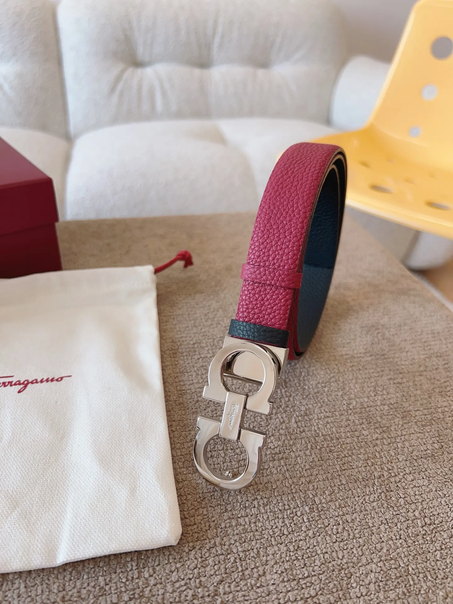 💰440💰Full package💰 💍Purchasing agent Ferragamo⚡️The 2.5cm width belt is made of first-grain cow leather. It is flexible and versatile and shows feminine femininity.⚡️The slim belt is matched with the classic Gancini buckle opening and closing⚡️Double-sided. The length can be adjusted to suit the waistline.