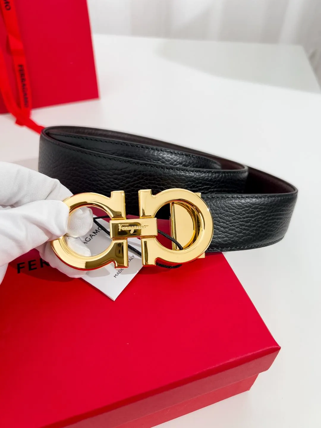 💰440💰Full package💰 💍Purchase-grade Ferragamo⚡️🌹Width 3.5cm, imported first-layer calfskin, double-sided cowhide material⚡️🌹The leather is soft and Q-elastic. Dürkopp's diagonal stitching is exquisite and durable. Good quality goods. Button head: pure copper button (gold, gun color, silver)