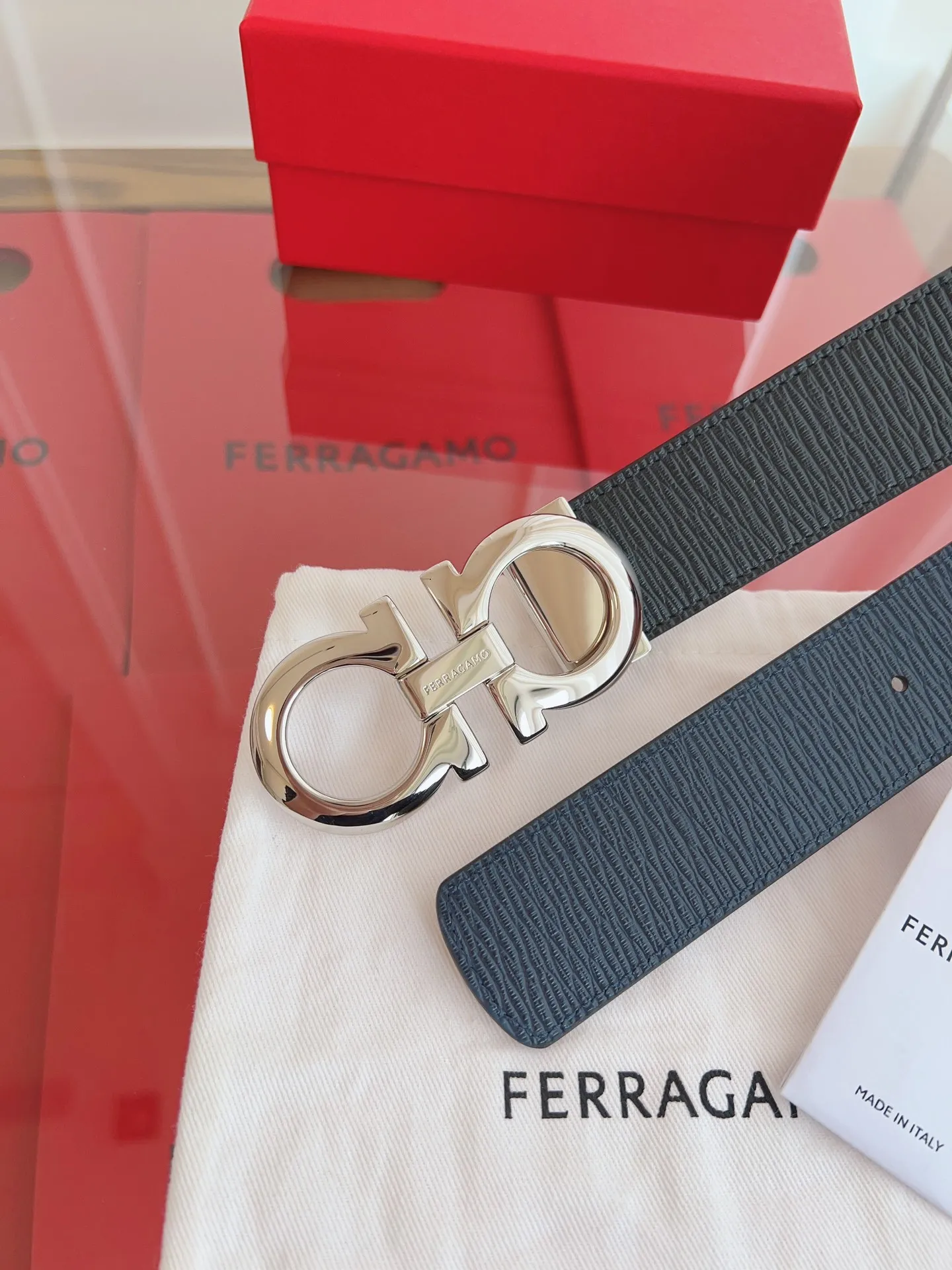 💰440💰Full set of packaging💰 💍Purchase grade Ferragamo 3.5cm original leather. Precision brass hardware upgraded version nfc chip, genuine factory IP plating! Original match