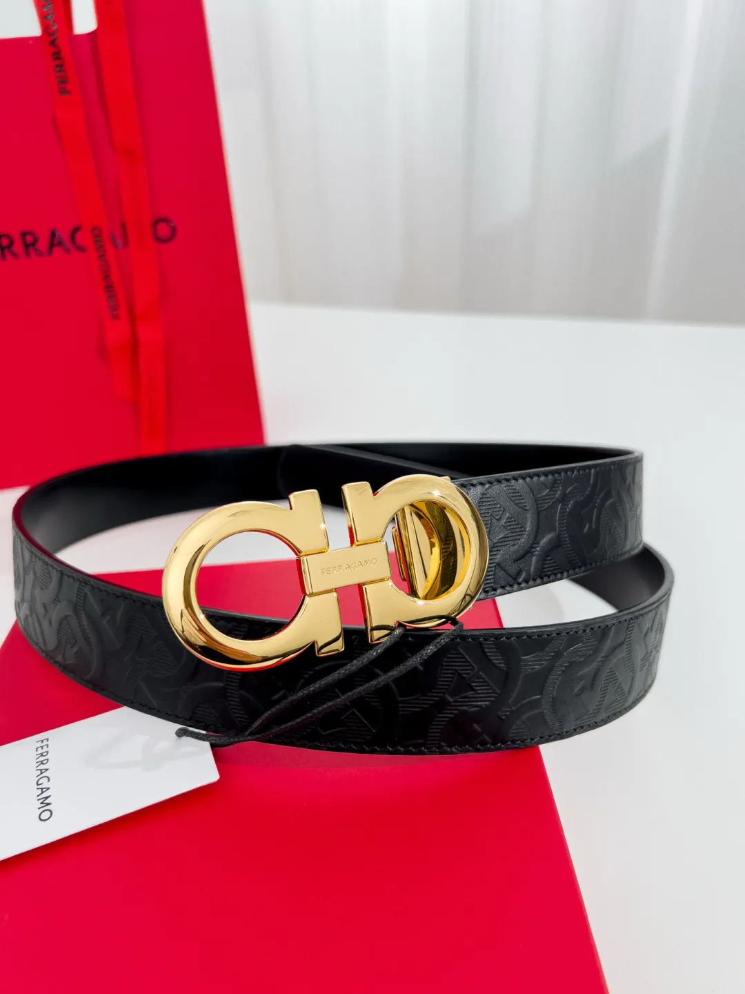 💰460💰Full package💰 💍Purchase-grade Ferragamo⚡️🌹Width 3.5cm, imported first-layer calfskin, double-sided cowhide material⚡️🌹The leather is soft and Q-elastic. Dürkopp's diagonal stitching is exquisite and durable. Good quality goods. Button head: pure copper button (gold, gun color, silver)