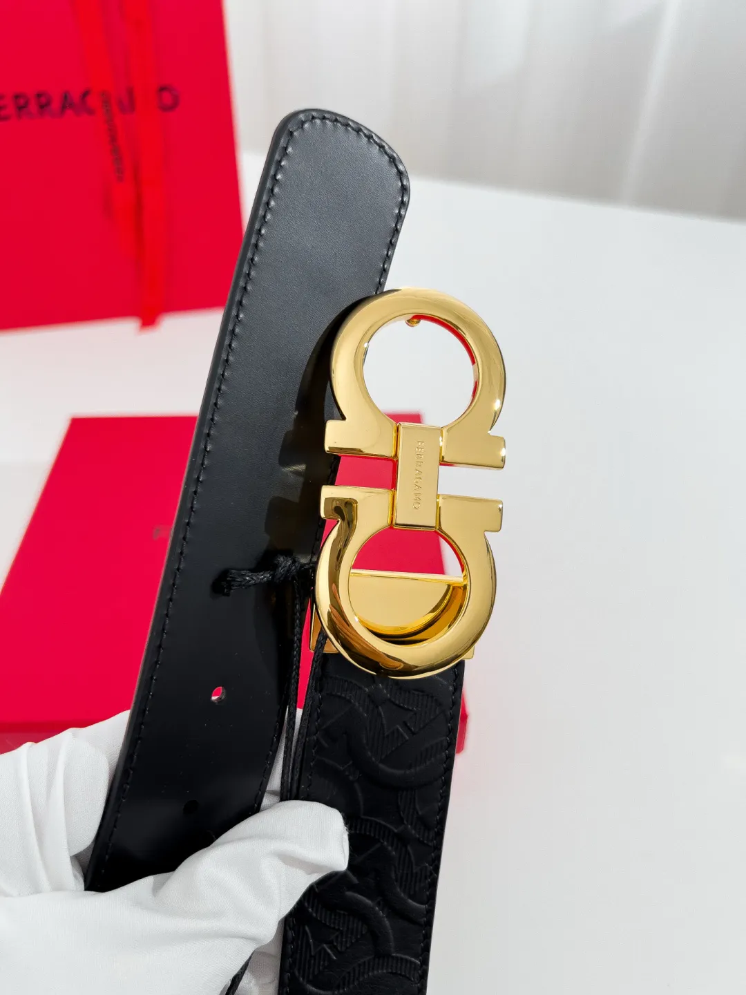 💰460💰Full package💰 💍Purchase-grade Ferragamo⚡️🌹Width 3.5cm, imported first-layer calfskin, double-sided cowhide material⚡️🌹The leather is soft and Q-elastic. Dürkopp's diagonal stitching is exquisite and durable. Good quality goods. Button head: pure copper button (gold, gun color, silver)