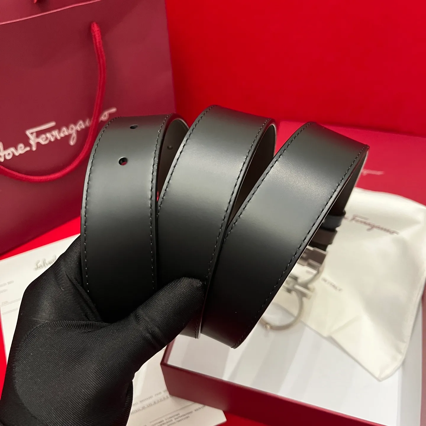 💰440💰Full package💰 💍Purchasing-grade Ferragamo Double-sided Italian imported original black matching☕️New quality palladium-plated buckle Width 3.5cm Double-sided usable The belt is adjustable and can be cut as needed to achieve a slim fit