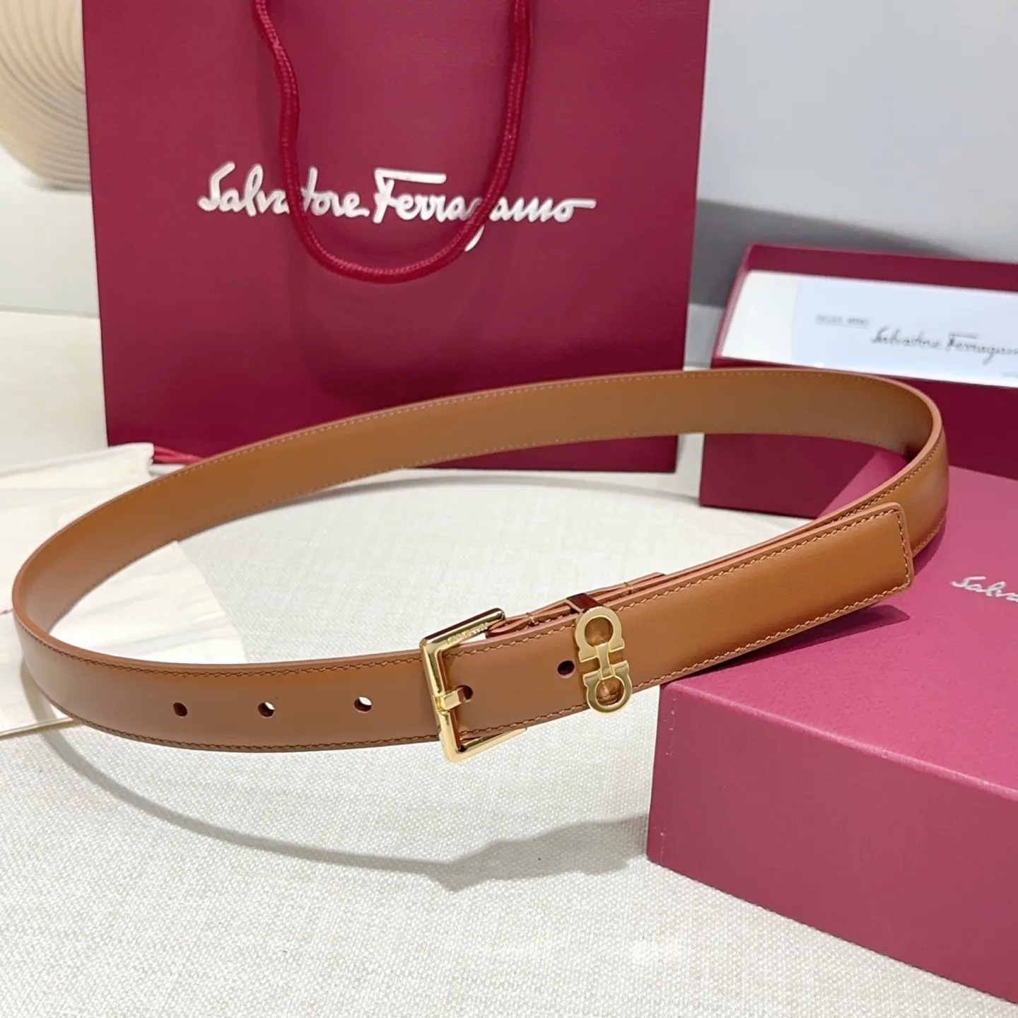 💰460💰Full set of packaging💰 💍Purchase level Ferragamo⚡️🌹Women's belt Width 2.5cm Double-sided first layer imported cowhide Copper five-pin buckle Original mold customization Length 75-105 Euro