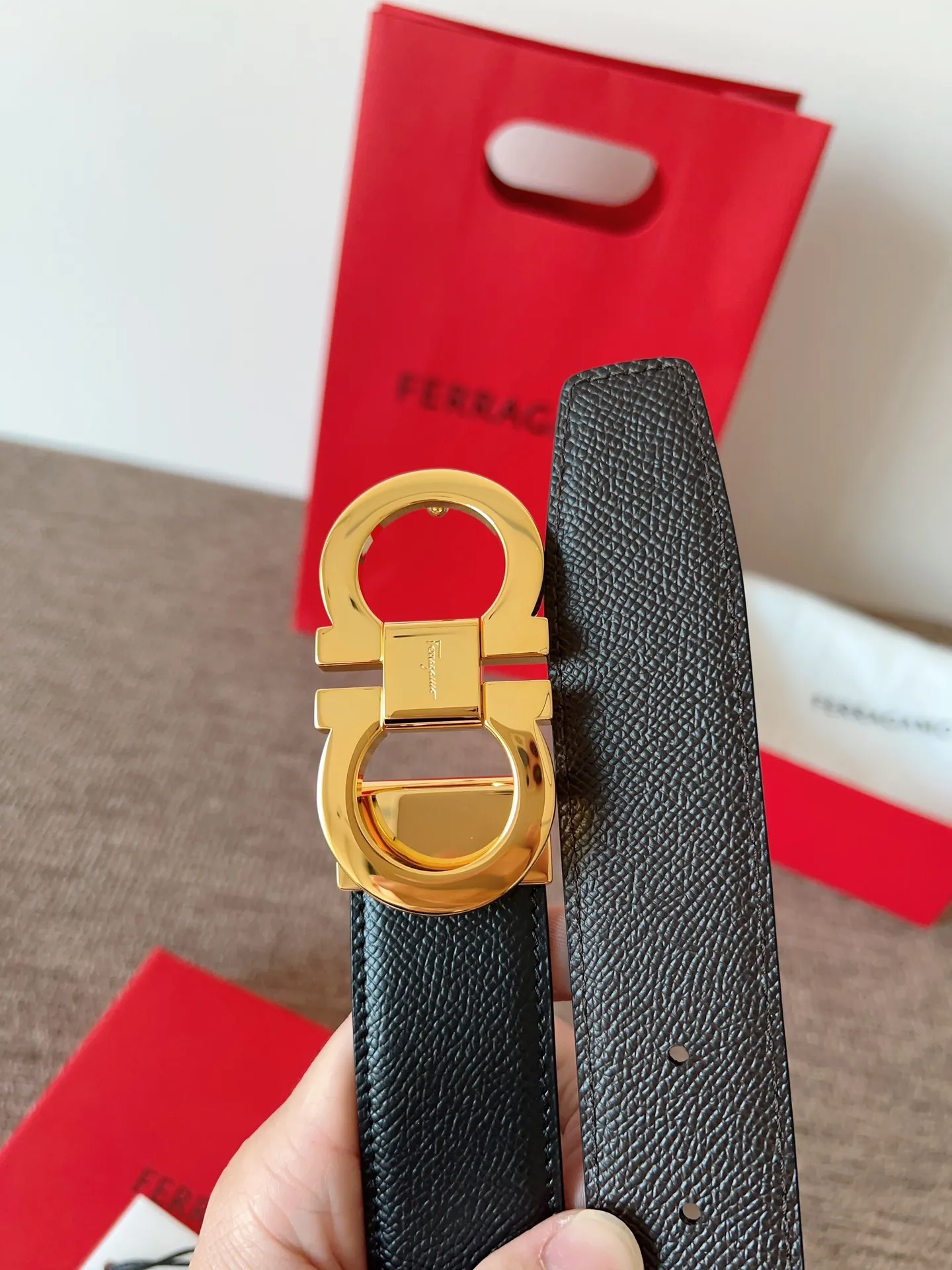 A Ferragamo belt that will never go out of style after several years of use, with original leather, high-quality buckles and brand new packaging. 💰760