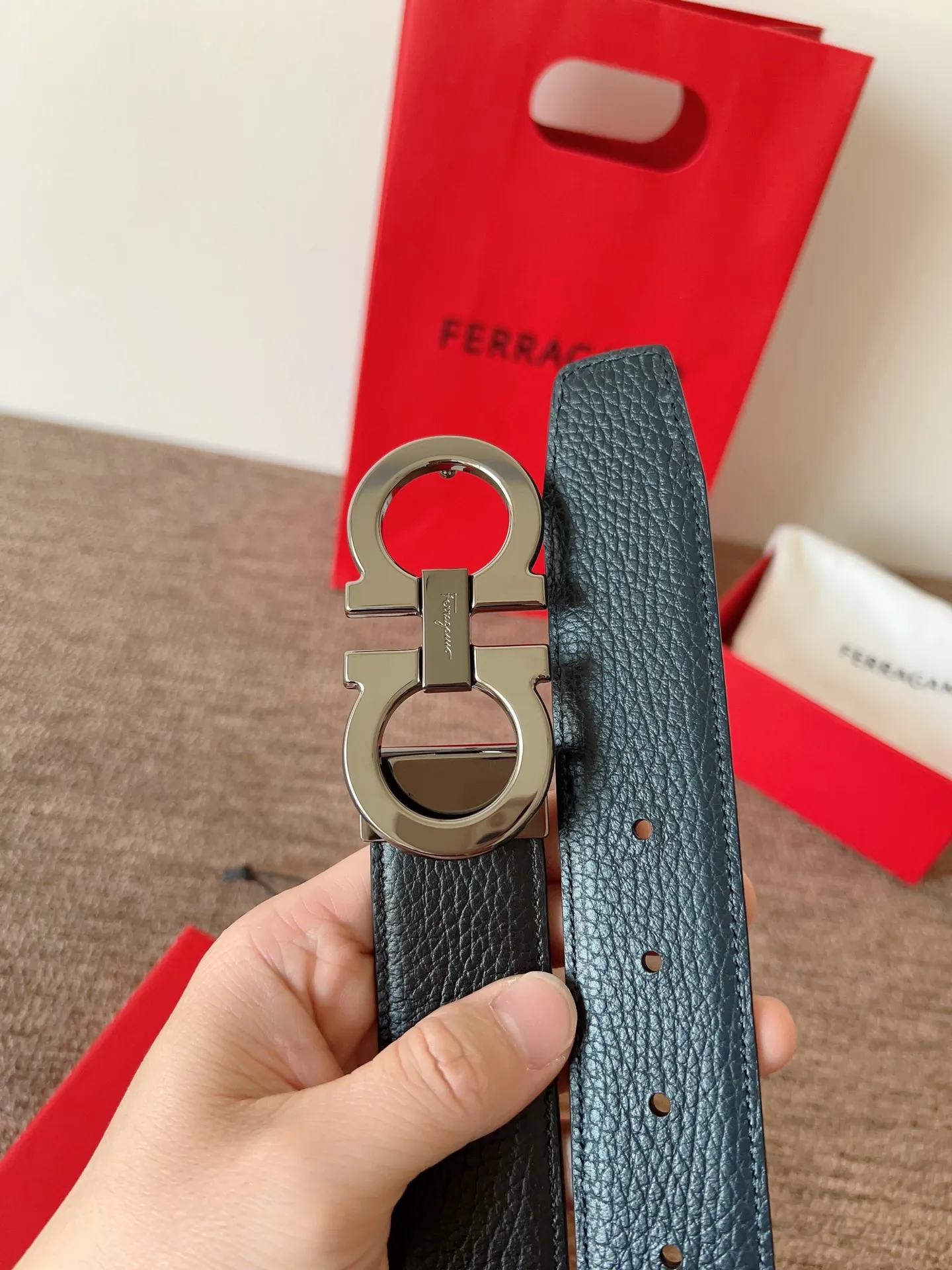 A Ferragamo belt that will never go out of style after several years of use, with original leather, high-quality buckles and brand new packaging. 💰760