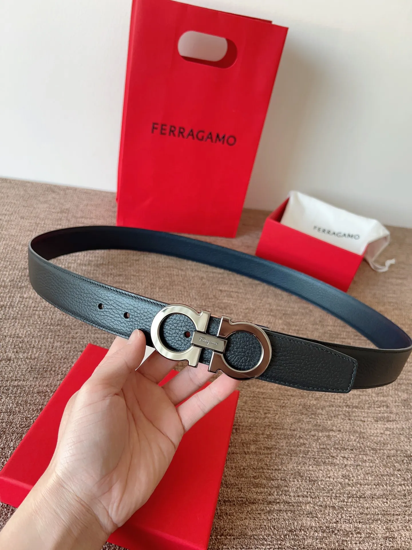 A Ferragamo belt that will never go out of style after several years of use, with original leather, high-quality buckles and brand new packaging. 💰760