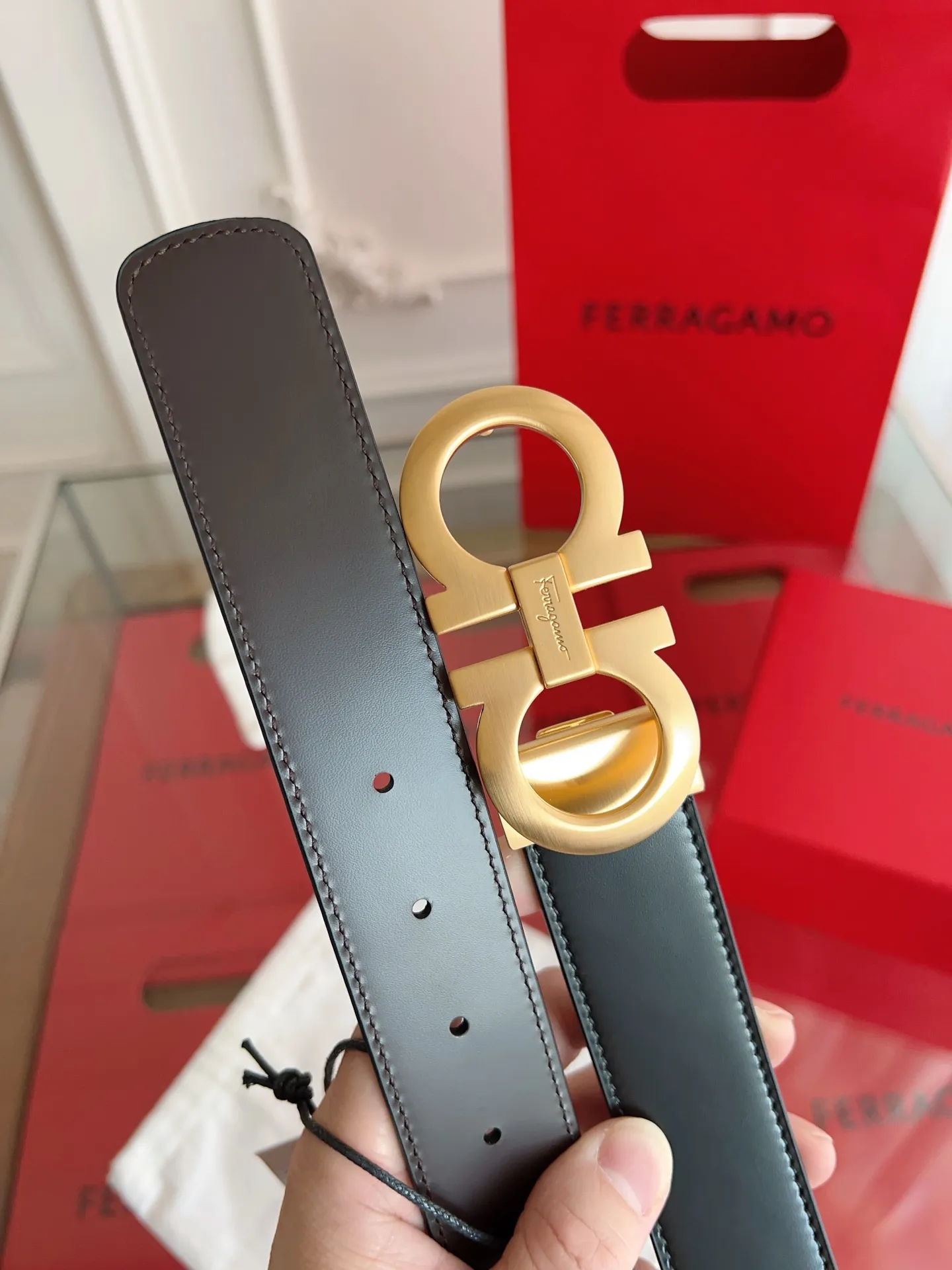 💰440💰Full set of packaging💰 💍Purchase grade Ferragamo 3.5cm original leather. Precision brass hardware upgraded version nfc chip, genuine factory IP plating! Original match