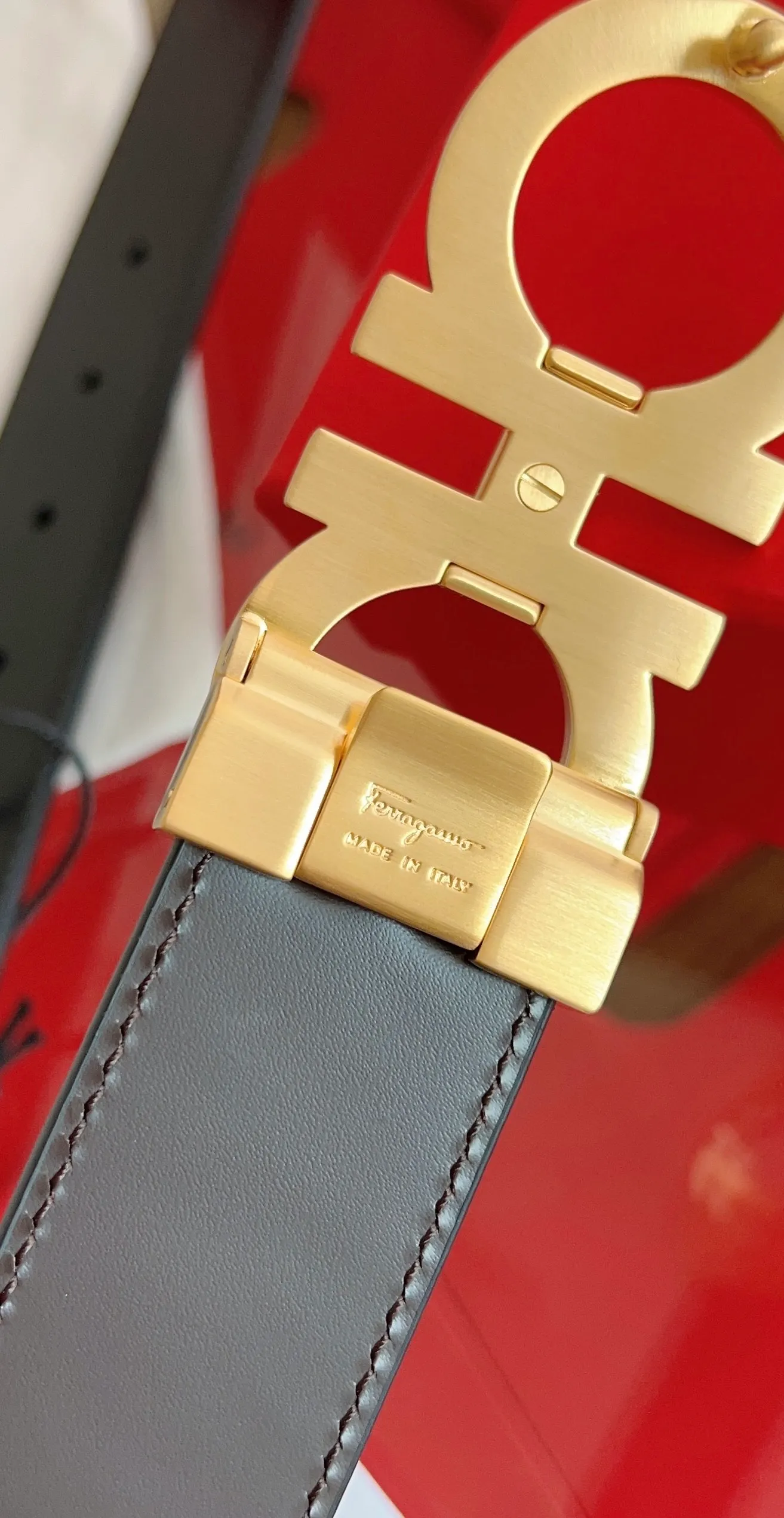 💰440💰Full set of packaging💰 💍Purchase grade Ferragamo 3.5cm original leather. Precision brass hardware upgraded version nfc chip, genuine factory IP plating! Original match